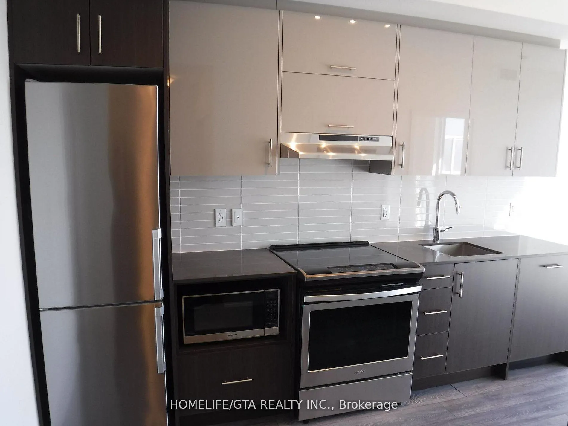 Front of Unit 2001, 180 Fairview Mall Drive