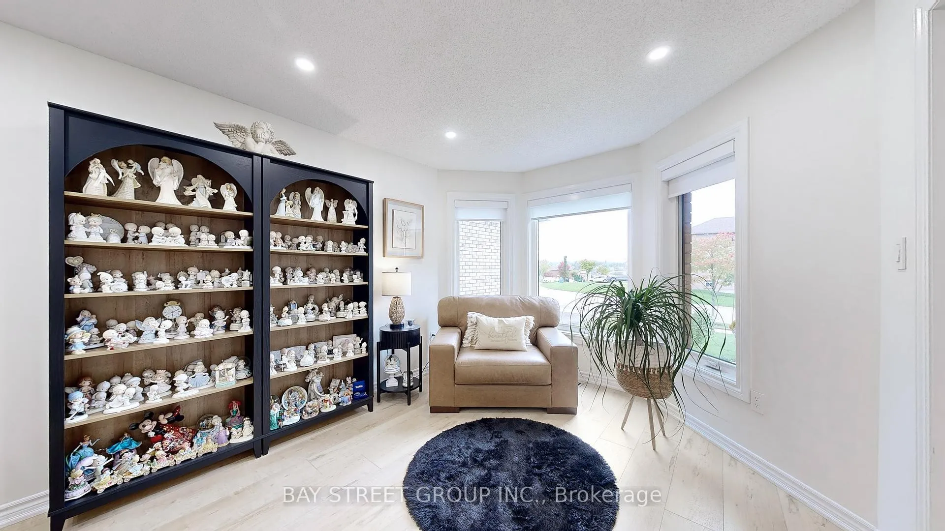 Photo 4 of 53 Priscilla's Place, Barrie, Painswick South — HOMEH