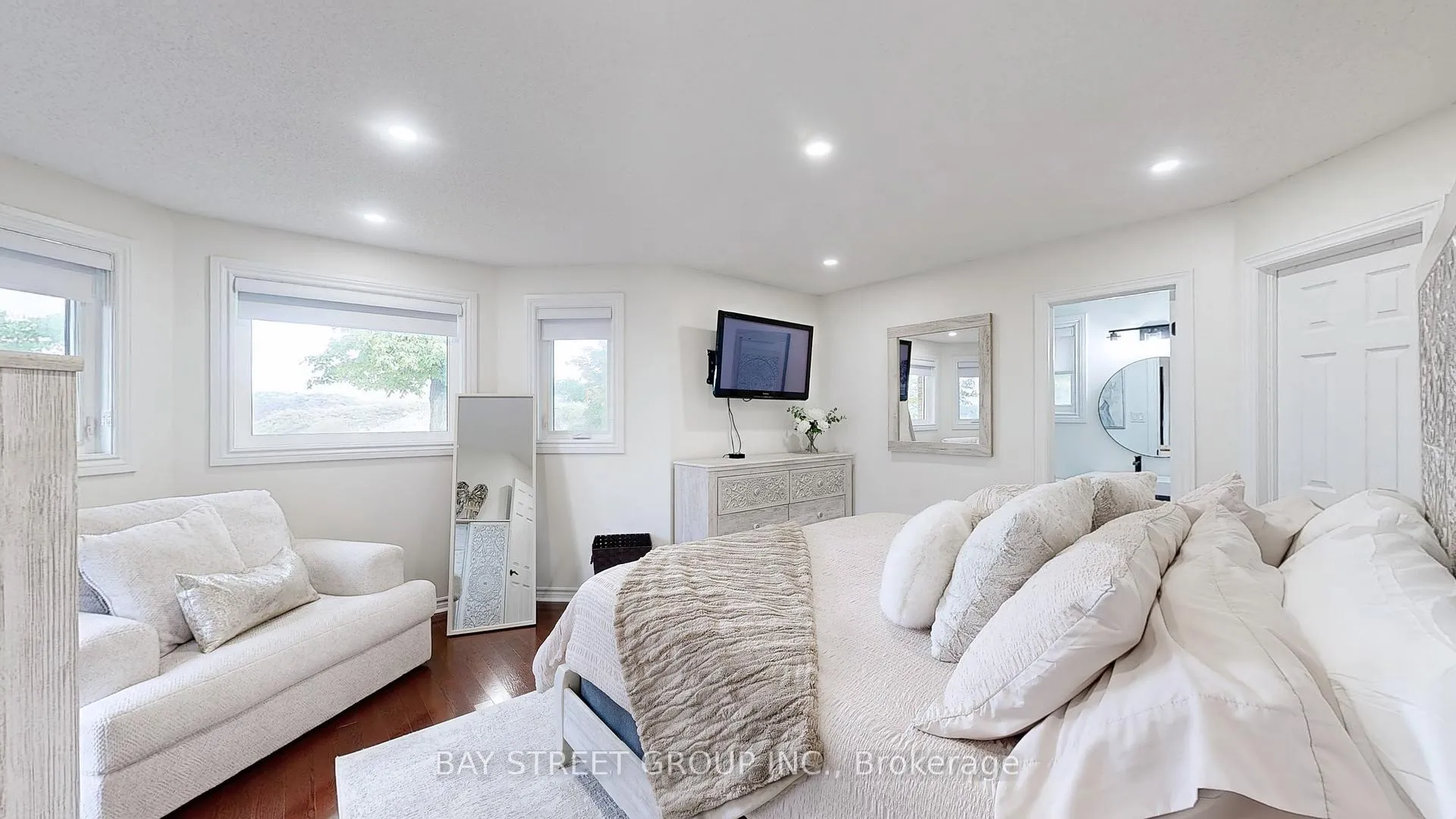 Photo 16 of 53 Priscilla's Place, Barrie, Painswick South — HOMEH
