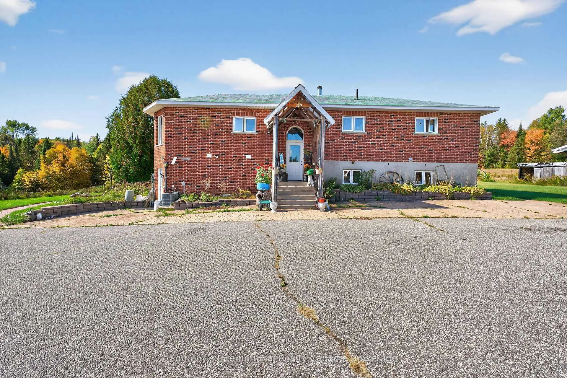 Photo 4 of 122 McFadden Line, Powassan, Trout Creek — HOMEH
