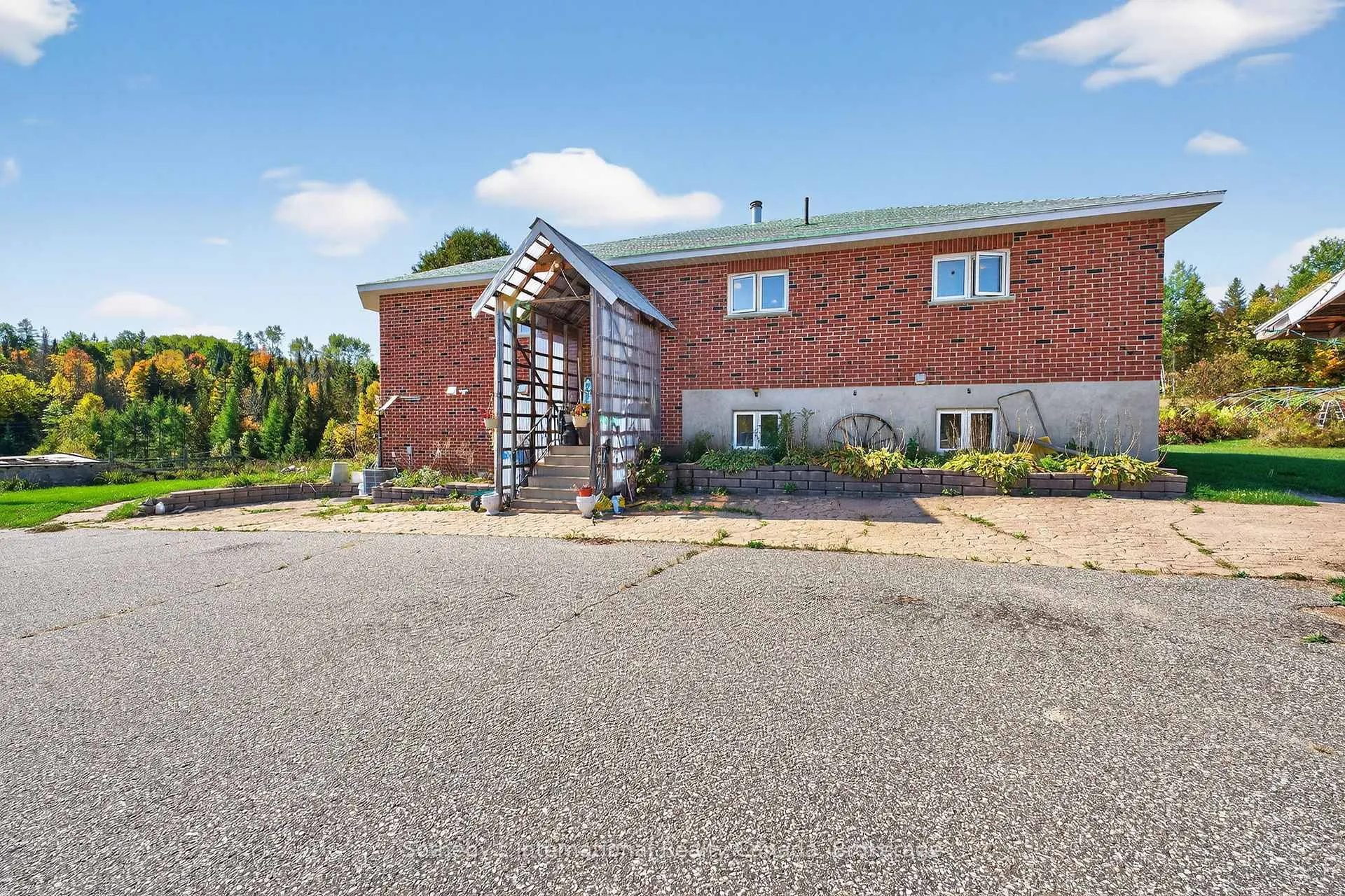 Photo 6 of 122 McFadden Line, Powassan, Trout Creek — HOMEH
