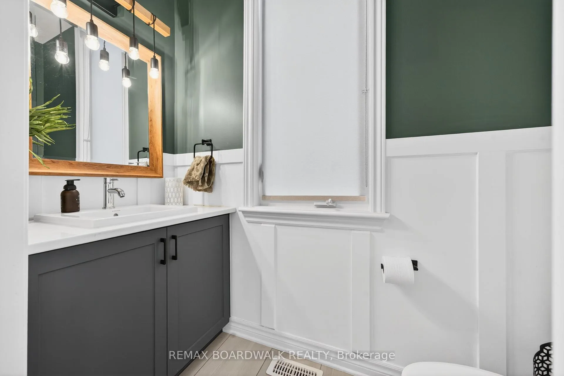 Photo 6 of 38 Thunderbolt Street, Ottawa, Kanata - Emerald Meadows/Trailwest — HOMEH
