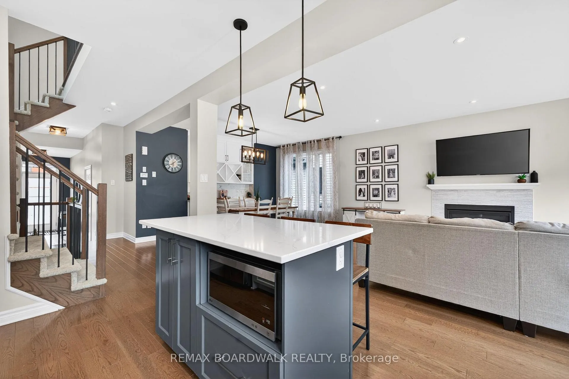 Photo 19 of 38 Thunderbolt Street, Ottawa, Kanata - Emerald Meadows/Trailwest — HOMEH