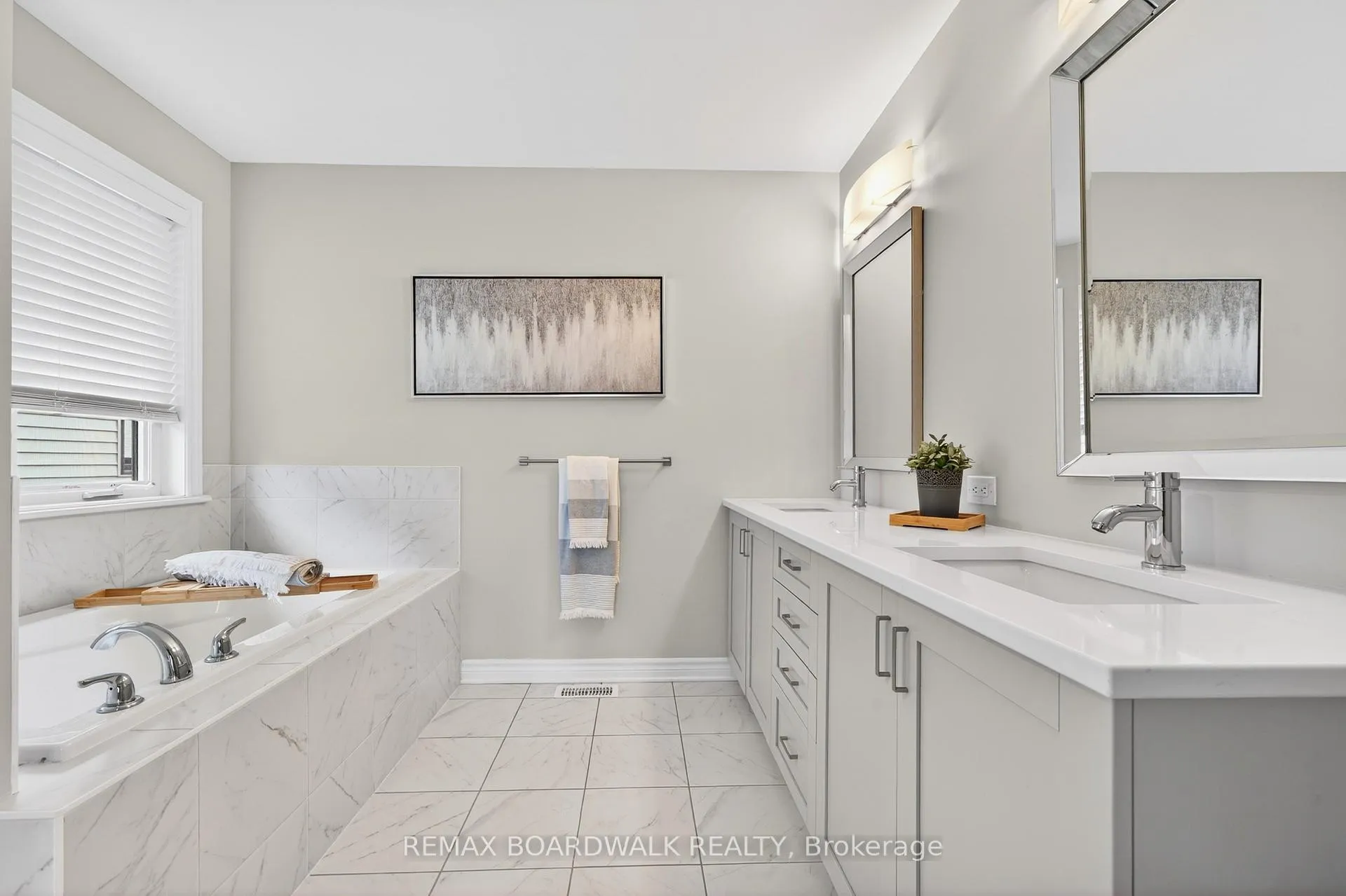 Photo 23 of 38 Thunderbolt Street, Ottawa, Kanata - Emerald Meadows/Trailwest — HOMEH