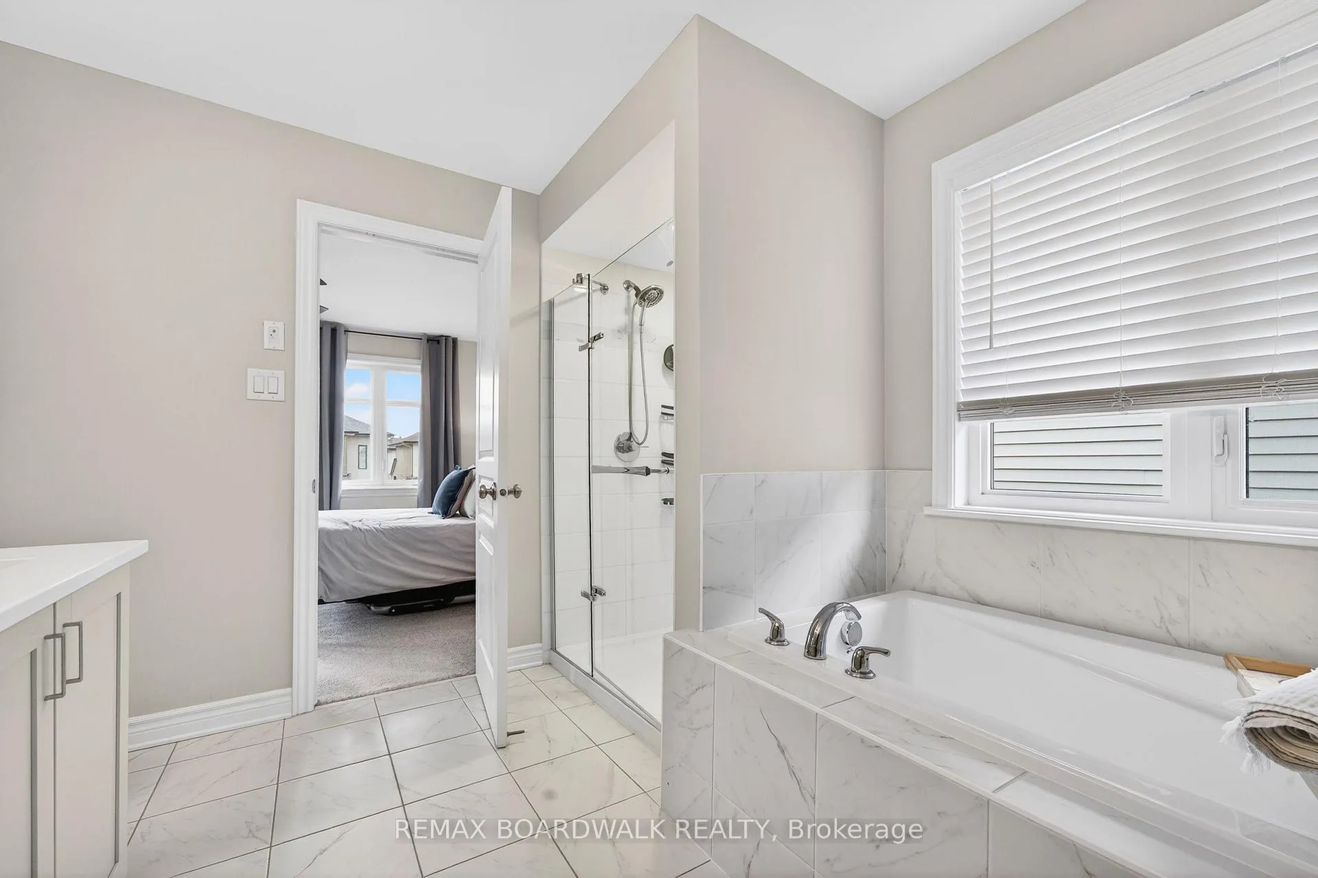 Photo 24 of 38 Thunderbolt Street, Ottawa, Kanata - Emerald Meadows/Trailwest — HOMEH