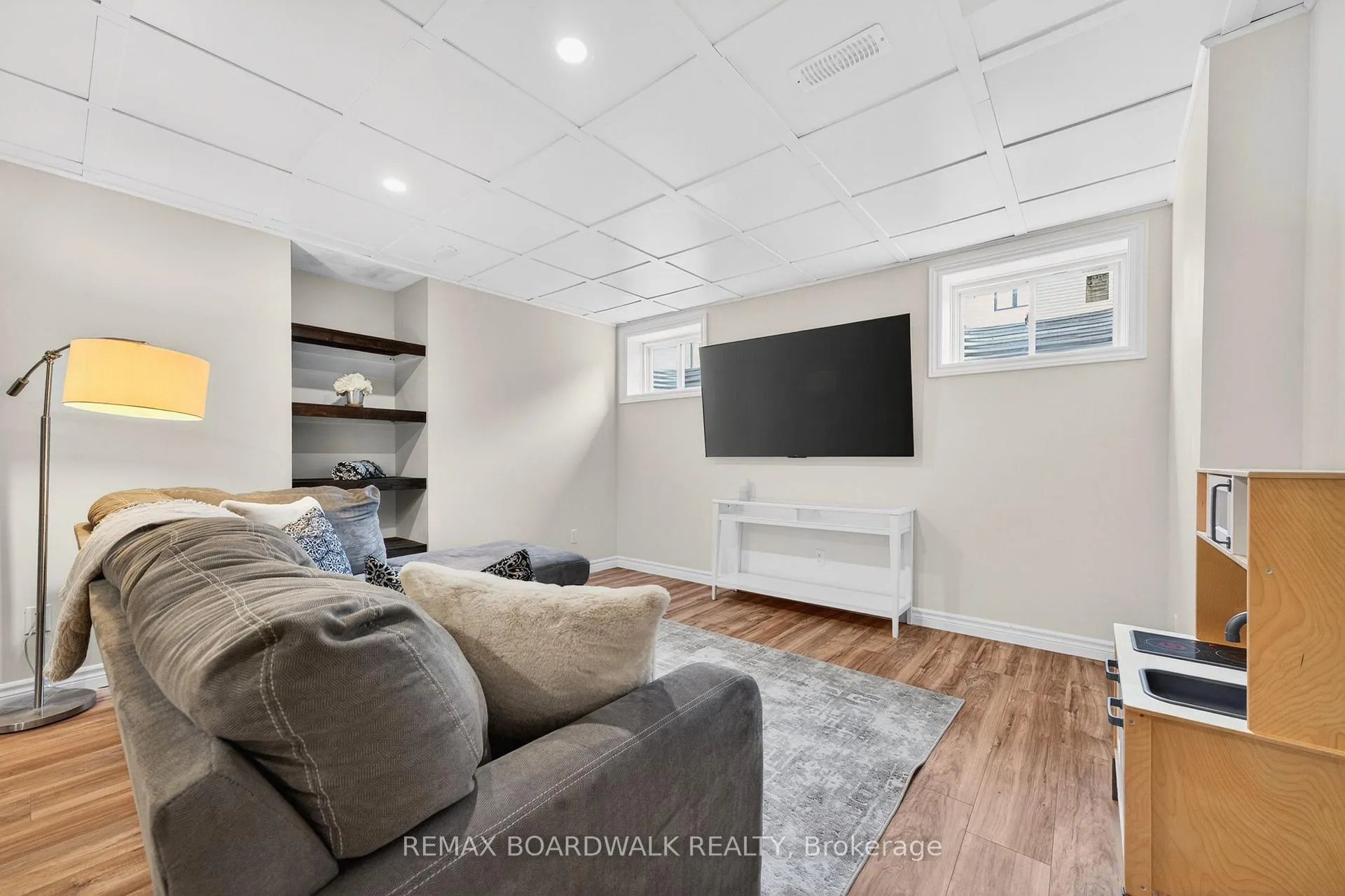 Photo 32 of 38 Thunderbolt Street, Ottawa, Kanata - Emerald Meadows/Trailwest — HOMEH