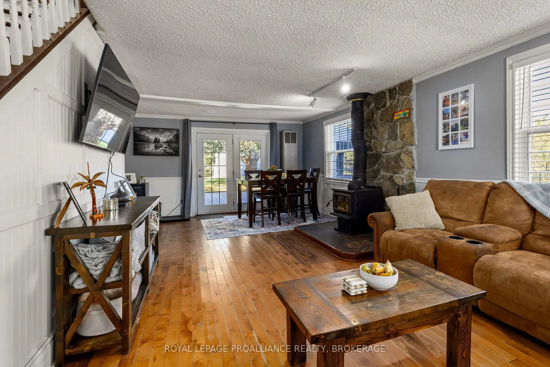 Photo 4 of 6045 Verona Street, Frontenac, Frontenac South — HOMEH