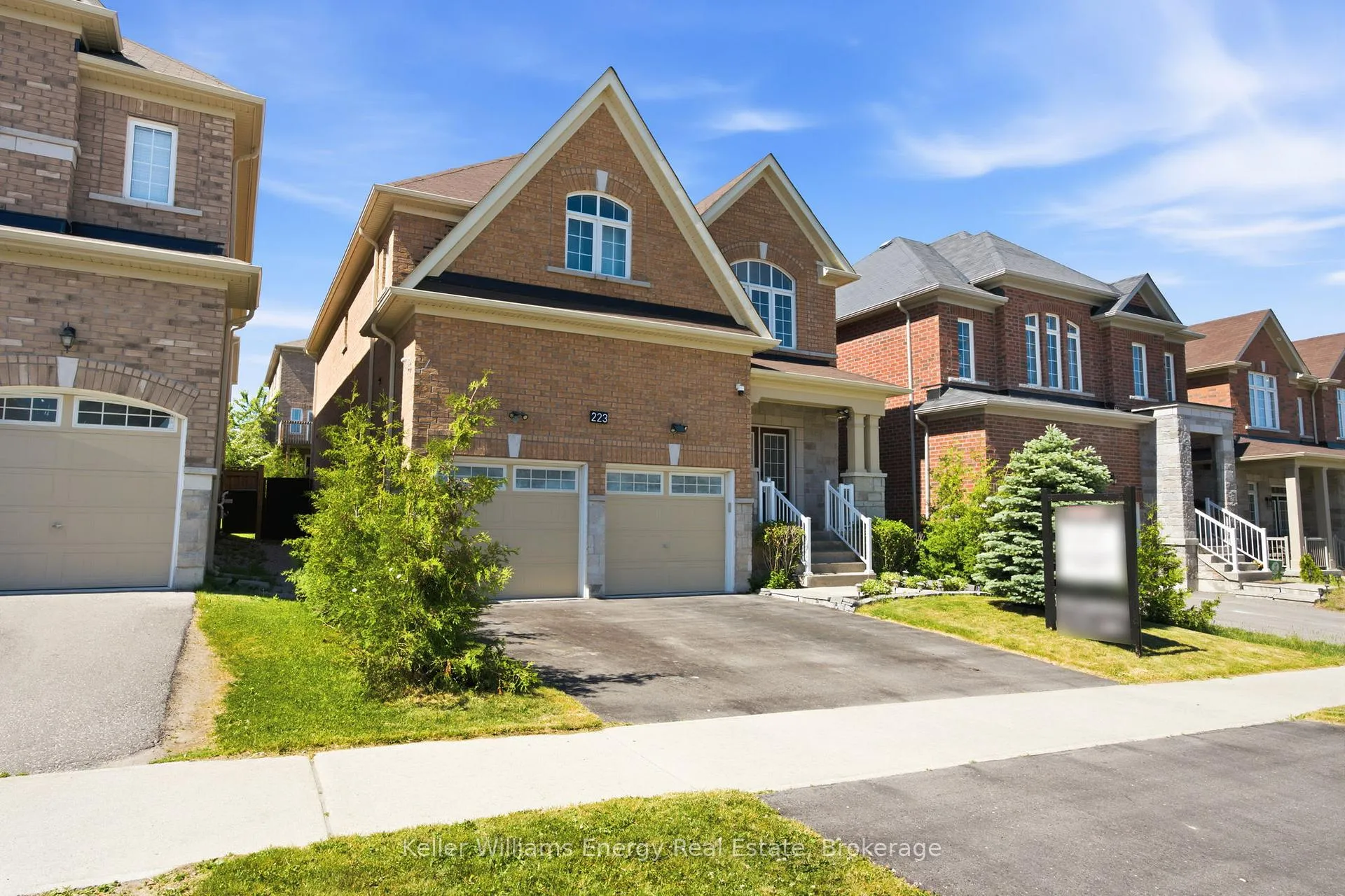 Photo 2 of 223 Lyle Drive, Clarington, Bowmanville — HOMEH