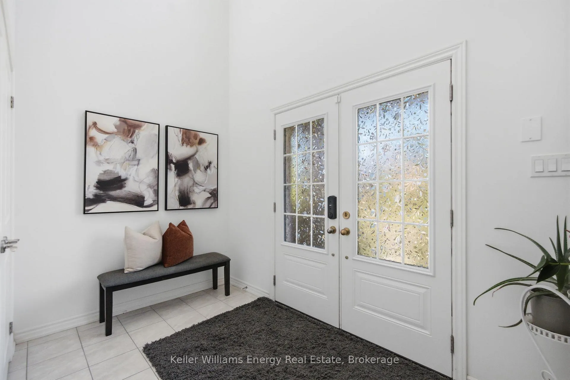 Photo 5 of 223 Lyle Drive, Clarington, Bowmanville — HOMEH