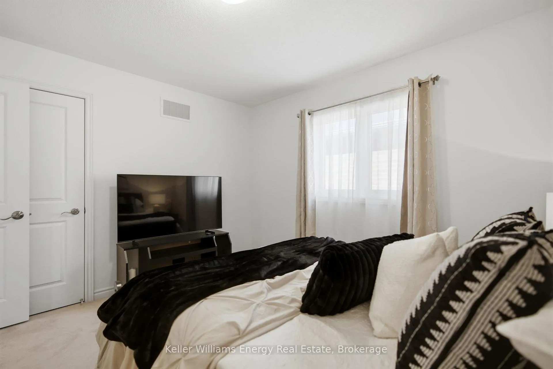 Photo 27 of 223 Lyle Drive, Clarington, Bowmanville — HOMEH