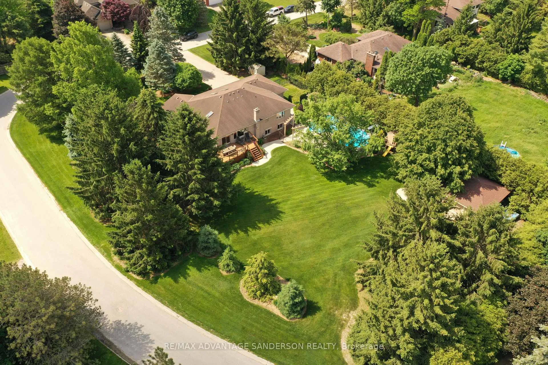 Photo 3 of 109 Salisbury Drive, Middlesex Centre, Birr — HOMEH
