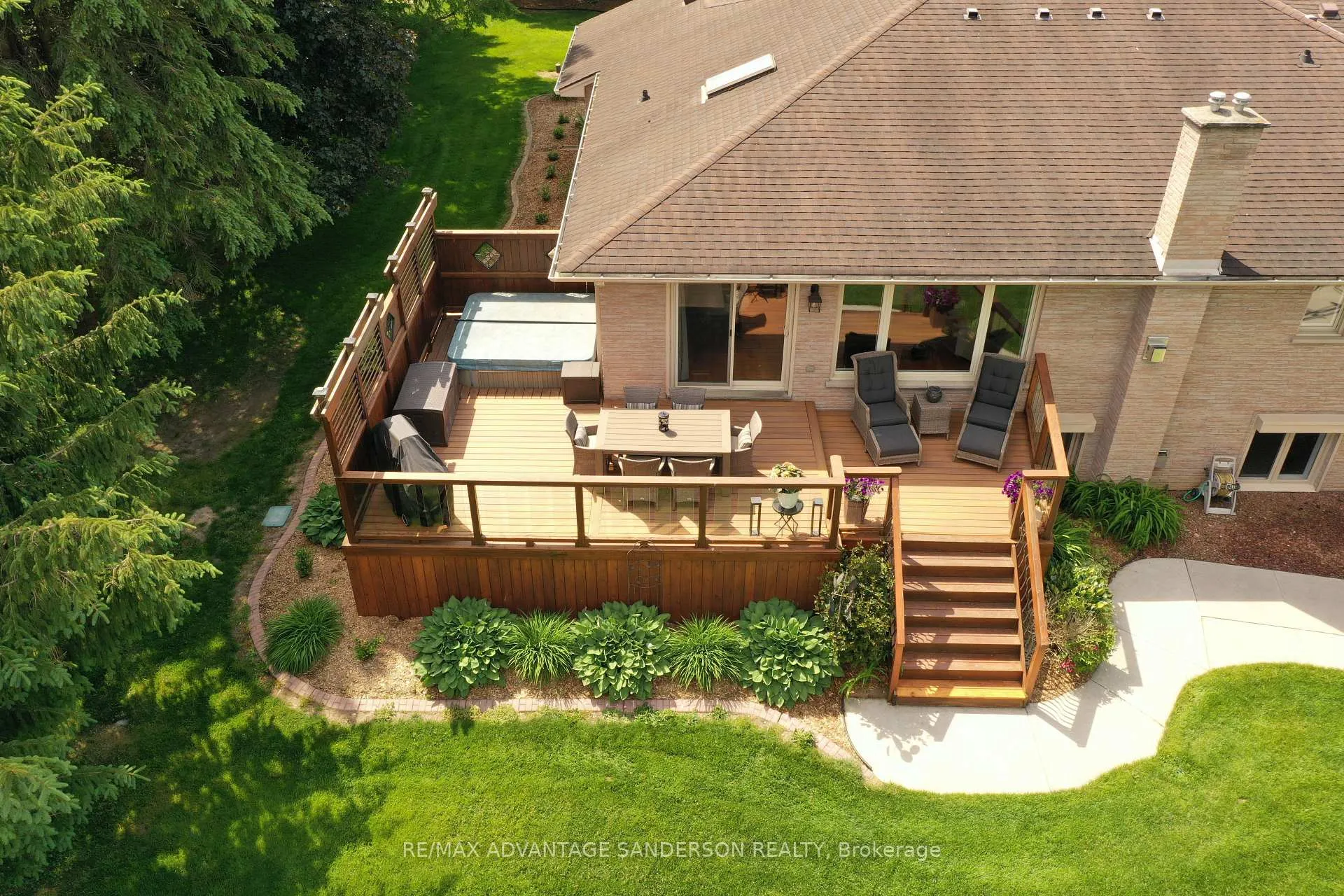 Photo 4 of 109 Salisbury Drive, Middlesex Centre, Birr — HOMEH