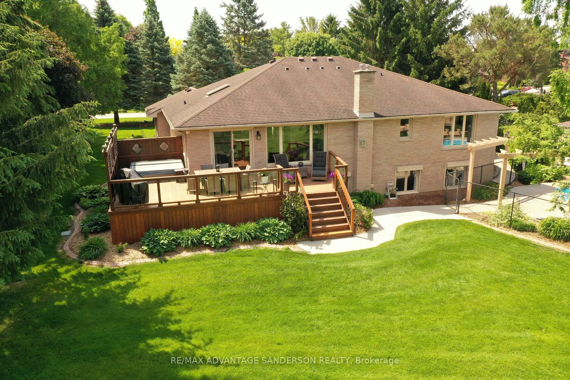 Photo 6 of 109 Salisbury Drive, Middlesex Centre, Birr — HOMEH
