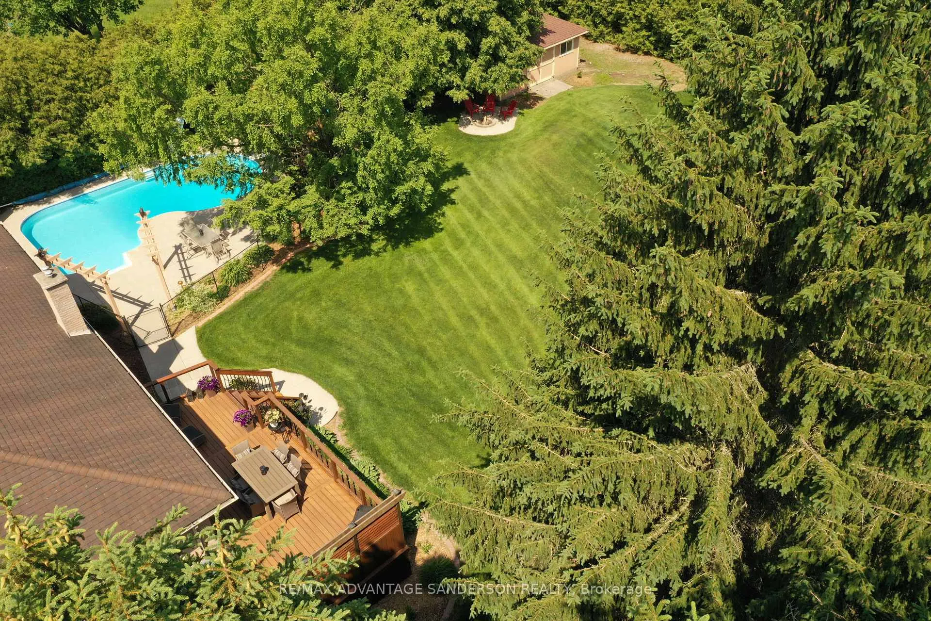 Photo 10 of 109 Salisbury Drive, Middlesex Centre, Birr — HOMEH