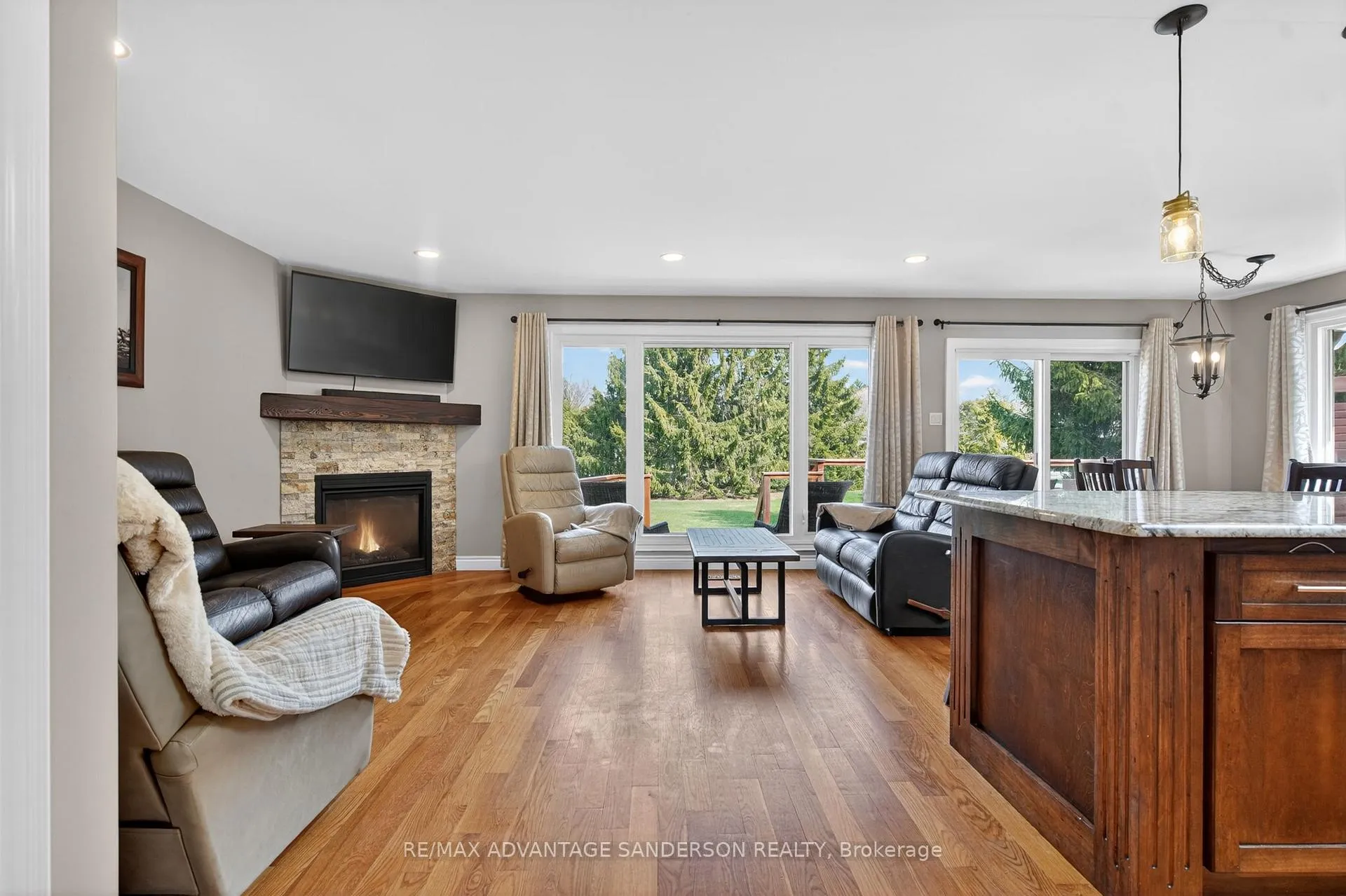 Photo 17 of 109 Salisbury Drive, Middlesex Centre, Birr — HOMEH