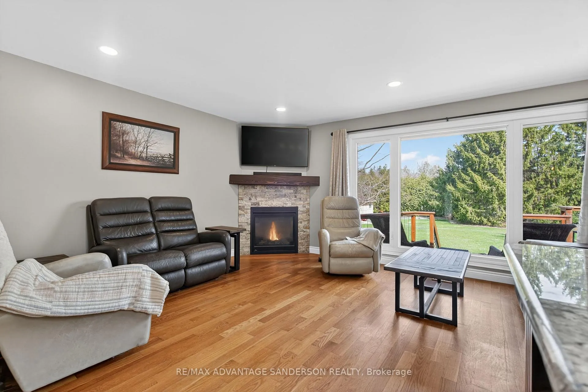 Photo 18 of 109 Salisbury Drive, Middlesex Centre, Birr — HOMEH