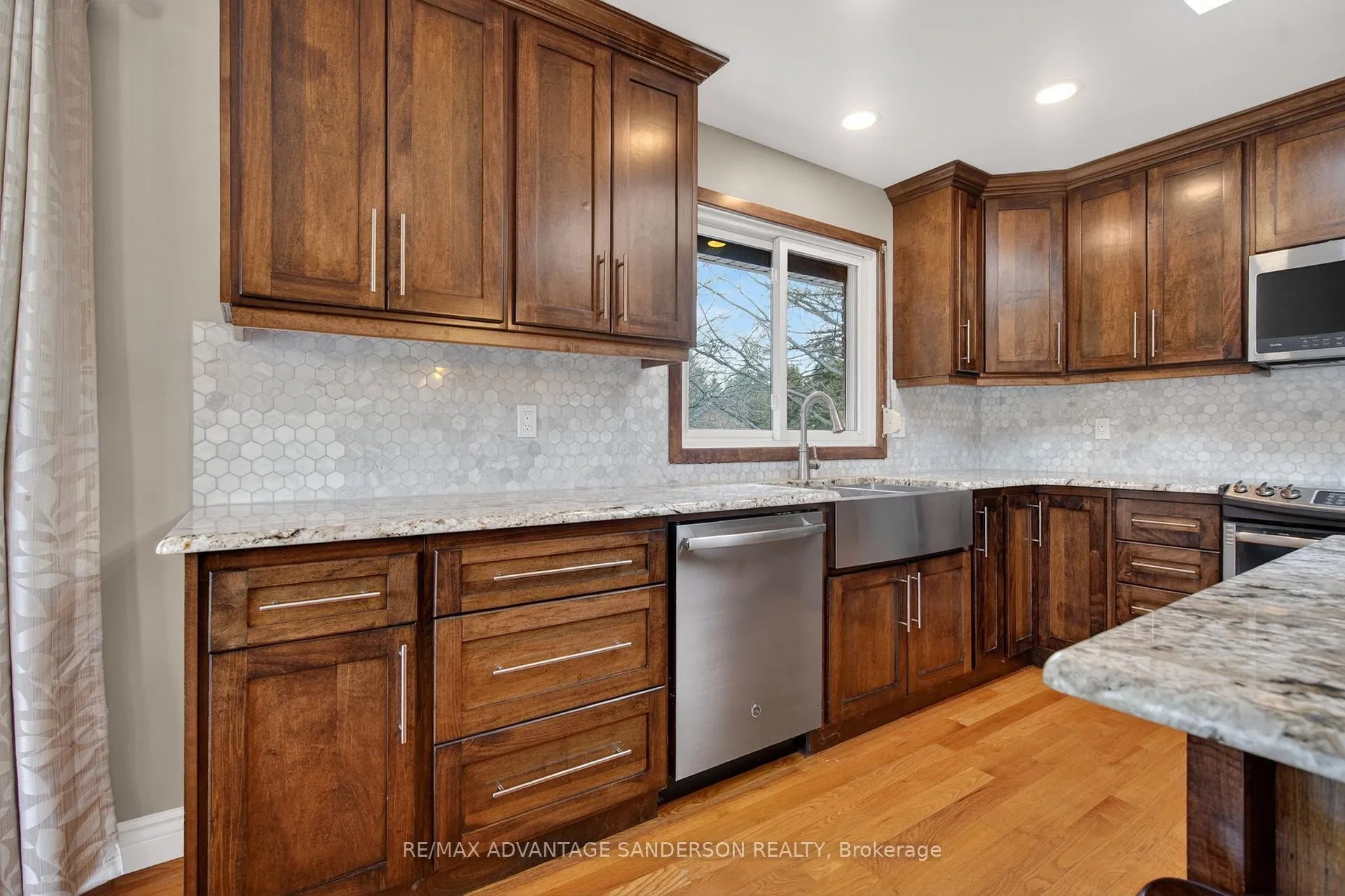 Photo 20 of 109 Salisbury Drive, Middlesex Centre, Birr — HOMEH