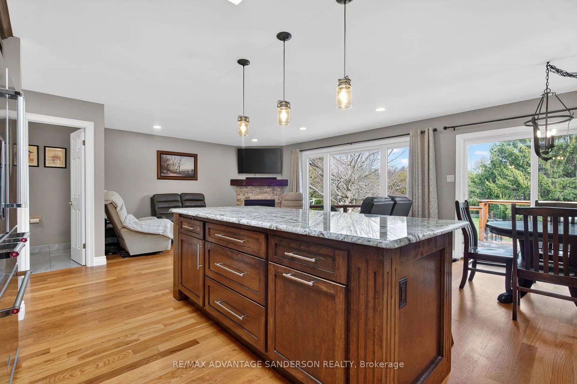 Photo 22 of 109 Salisbury Drive, Middlesex Centre, Birr — HOMEH