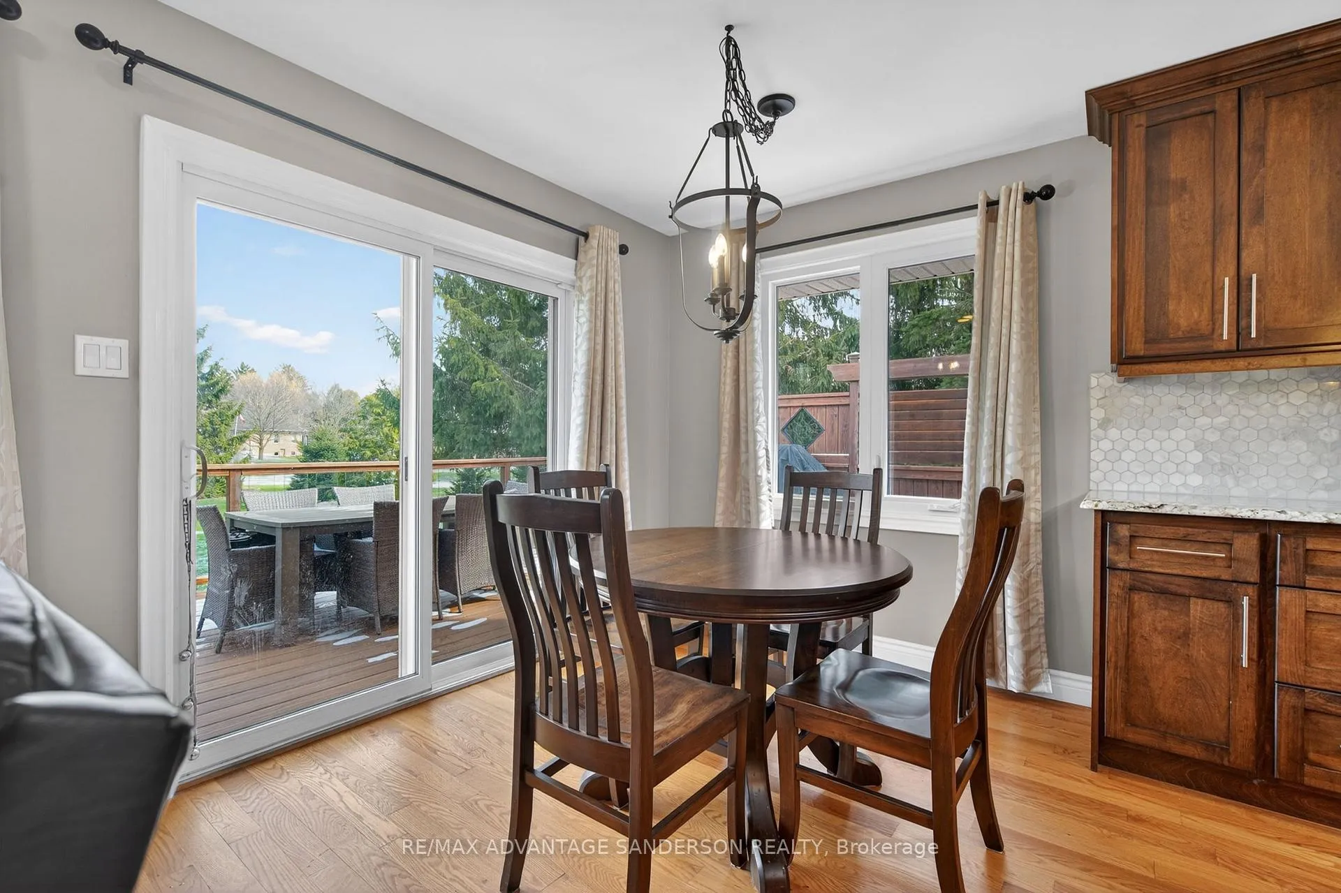 Photo 23 of 109 Salisbury Drive, Middlesex Centre, Birr — HOMEH