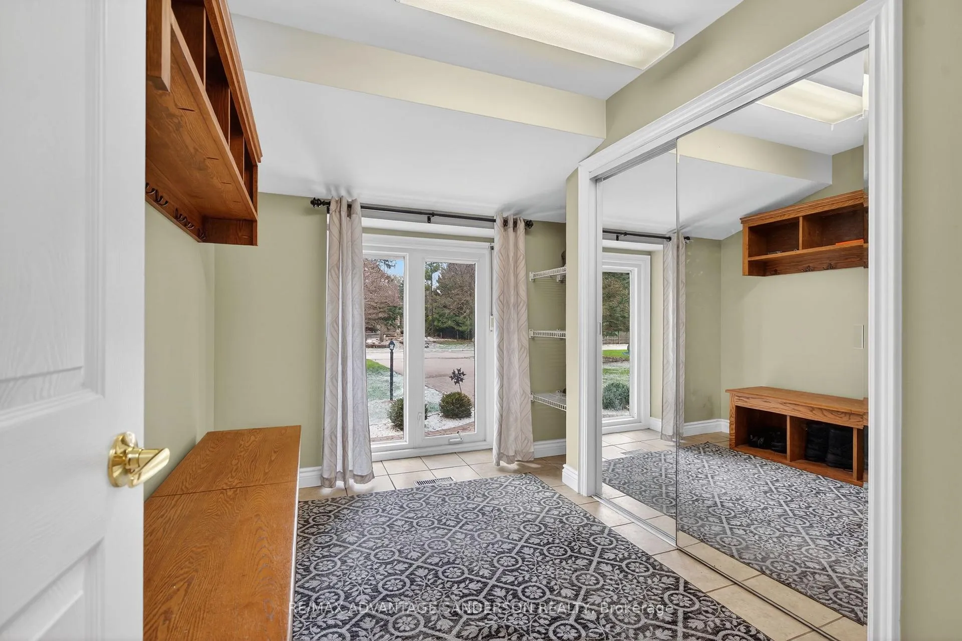 Photo 30 of 109 Salisbury Drive, Middlesex Centre, Birr — HOMEH