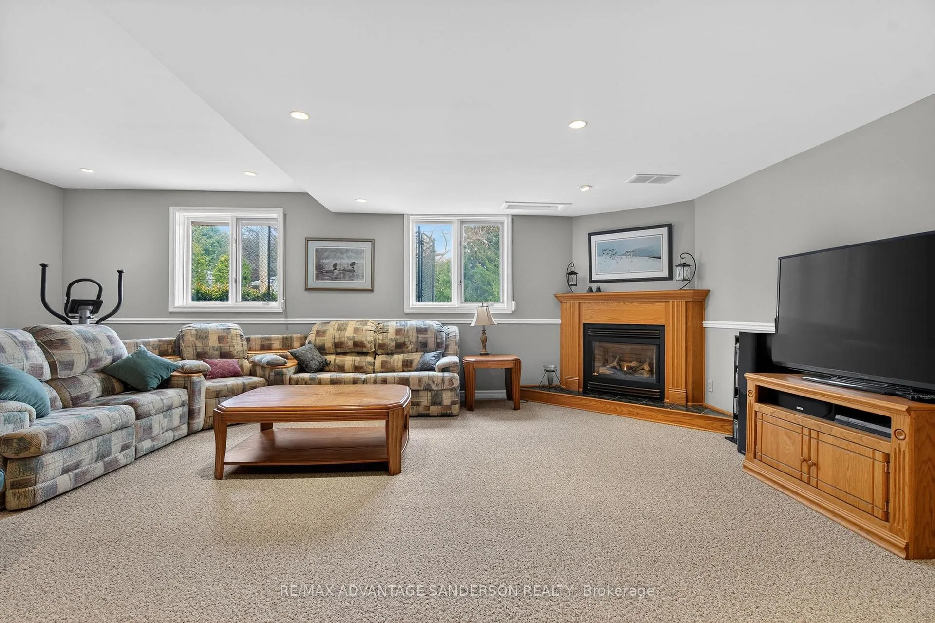 Photo 34 of 109 Salisbury Drive, Middlesex Centre, Birr — HOMEH