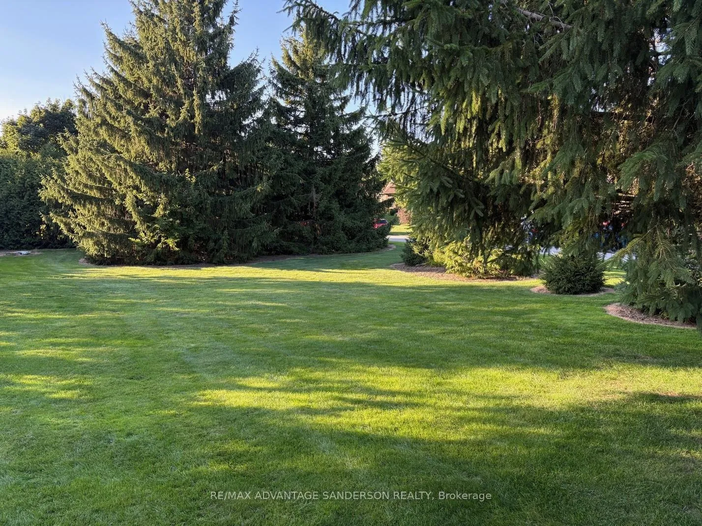 Photo 49 of 109 Salisbury Drive, Middlesex Centre, Birr — HOMEH