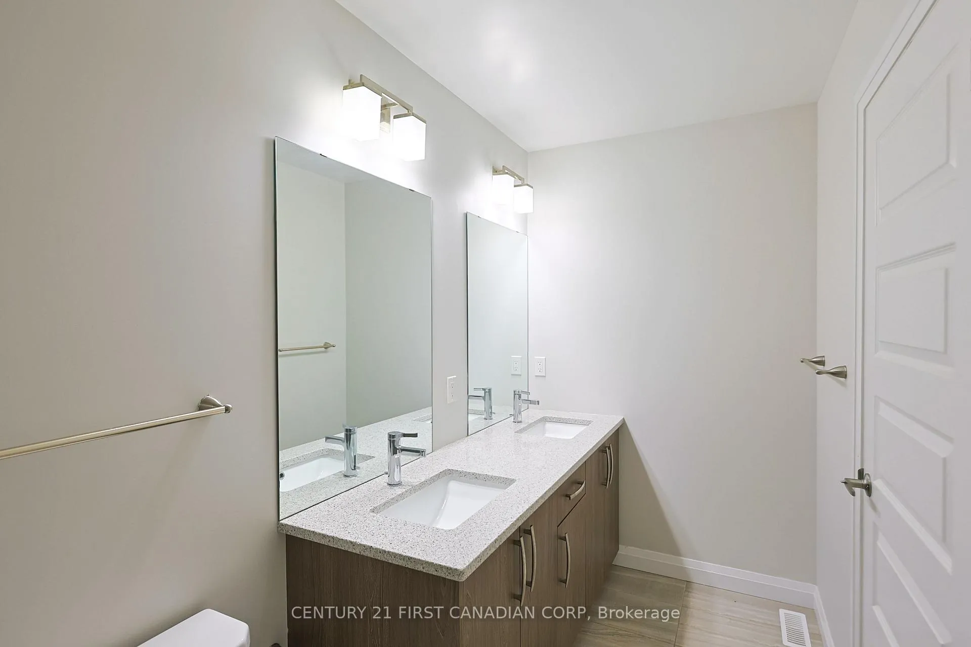 Photo 31 of 827 Kleinburg Drive E, London, North B — HOMEH