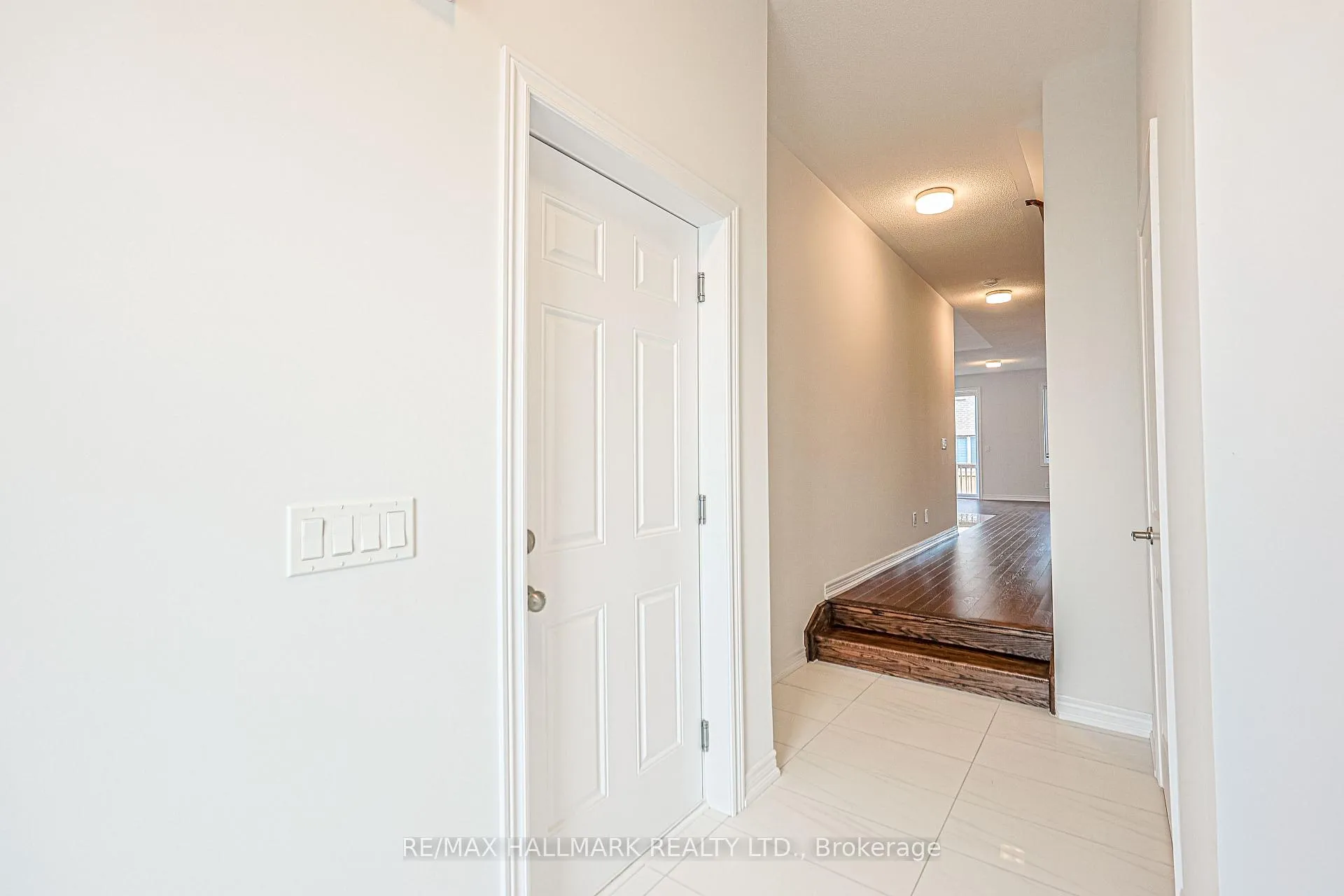 Photo 3 of 43 Seedling Crescent, Markham, Rural Markham — HOMEH