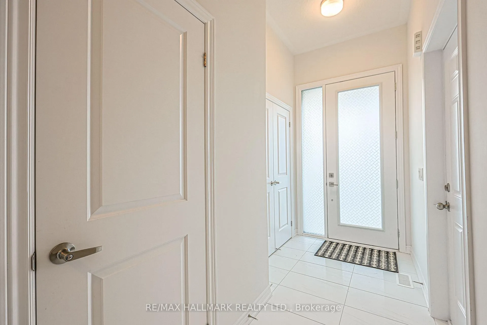 Photo 5 of 43 Seedling Crescent, Markham, Rural Markham — HOMEH
