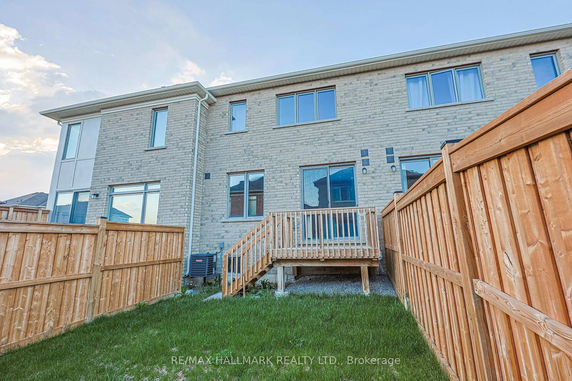 Photo 30 of 43 Seedling Crescent, Markham, Rural Markham — HOMEH