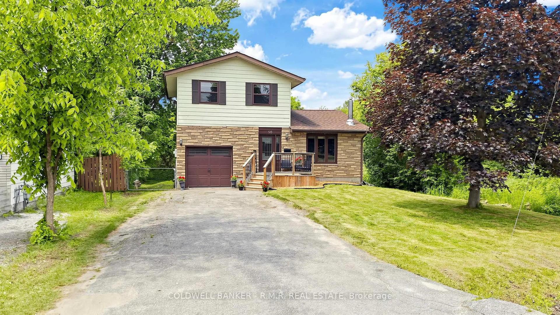 Photo 2 of 98 Metro Road S, Georgina, Keswick North — HOMEH