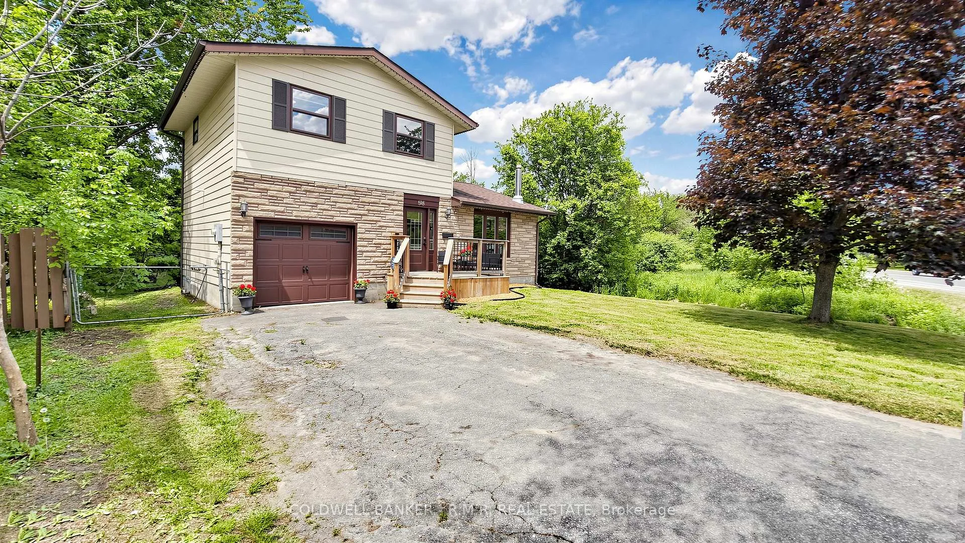 Photo 3 of 98 Metro Road S, Georgina, Keswick North — HOMEH