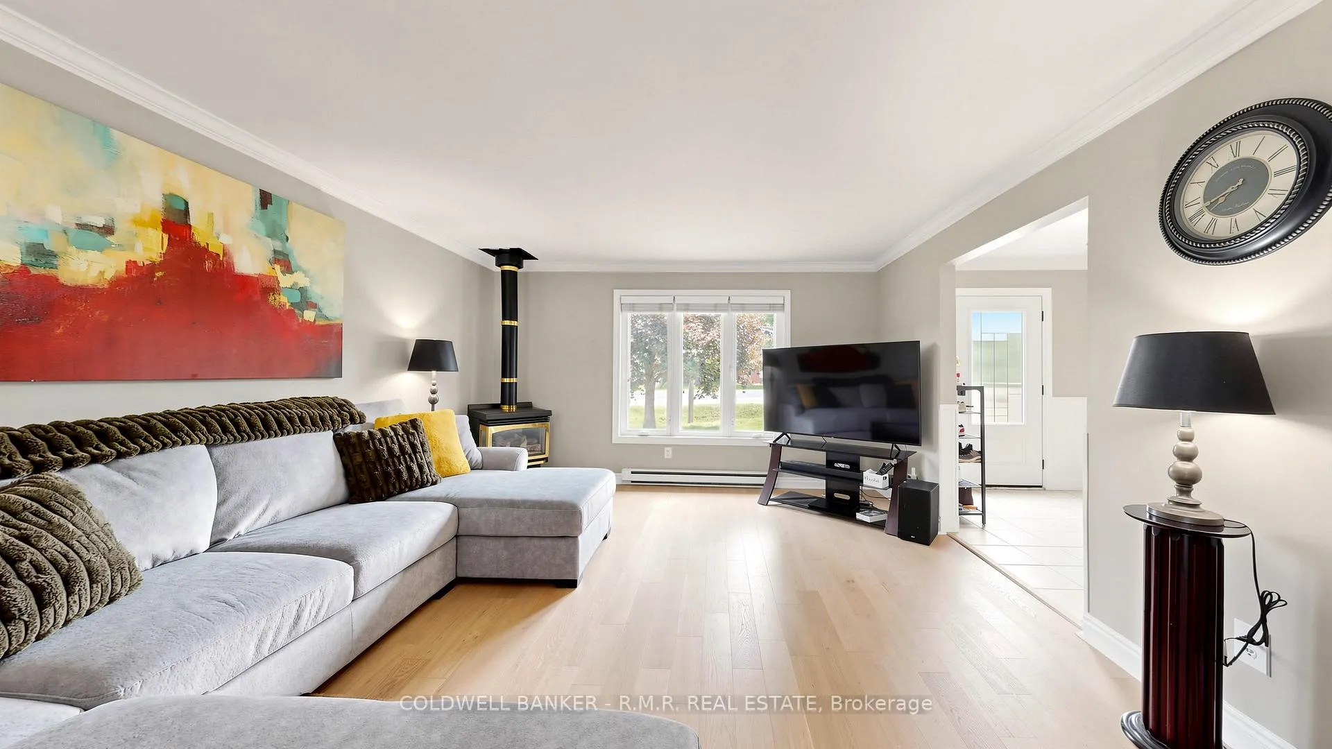 Photo 10 of 98 Metro Road S, Georgina, Keswick North — HOMEH