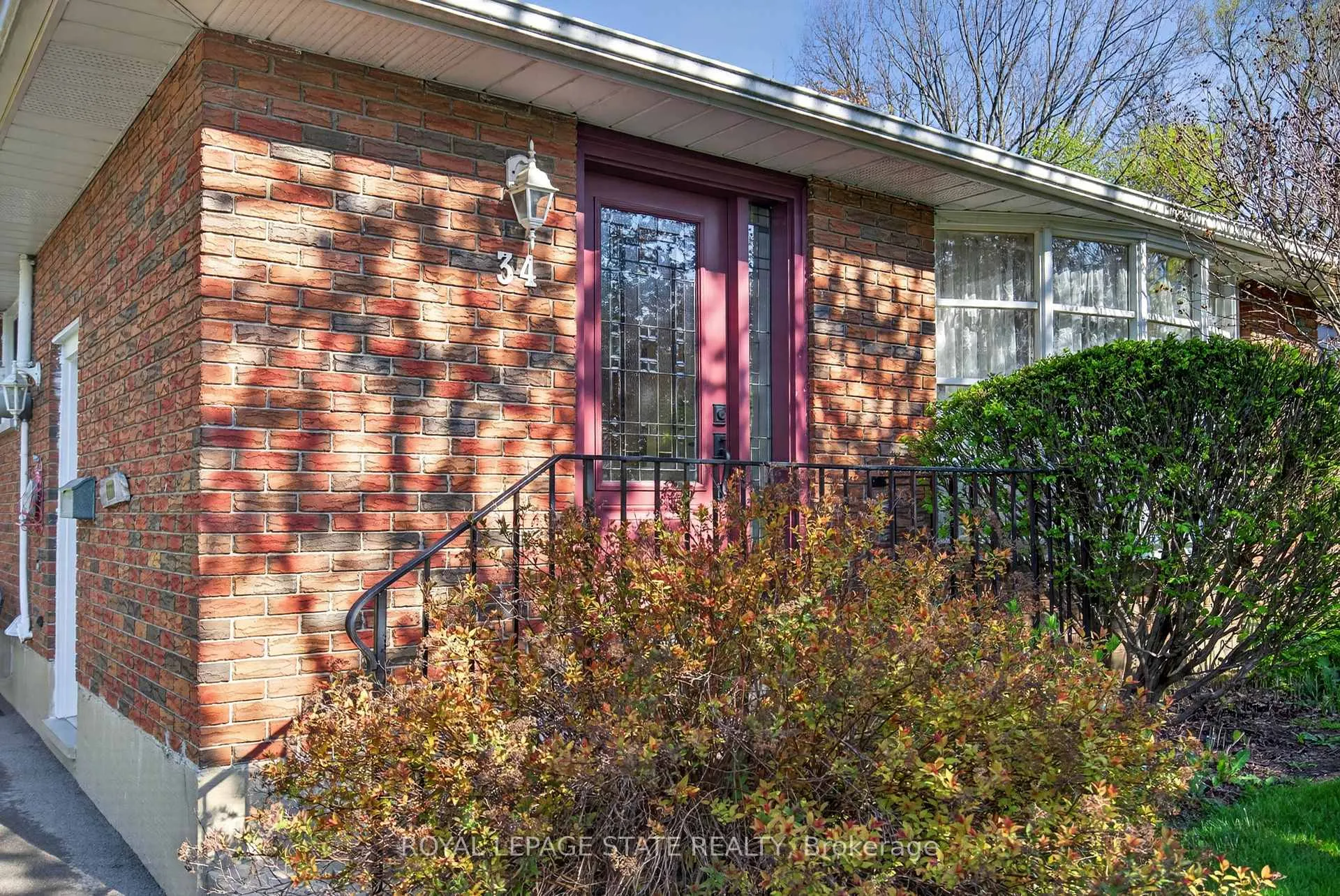 Photo 2 of 34 Helen Street, Hamilton, Dundas — HOMEH