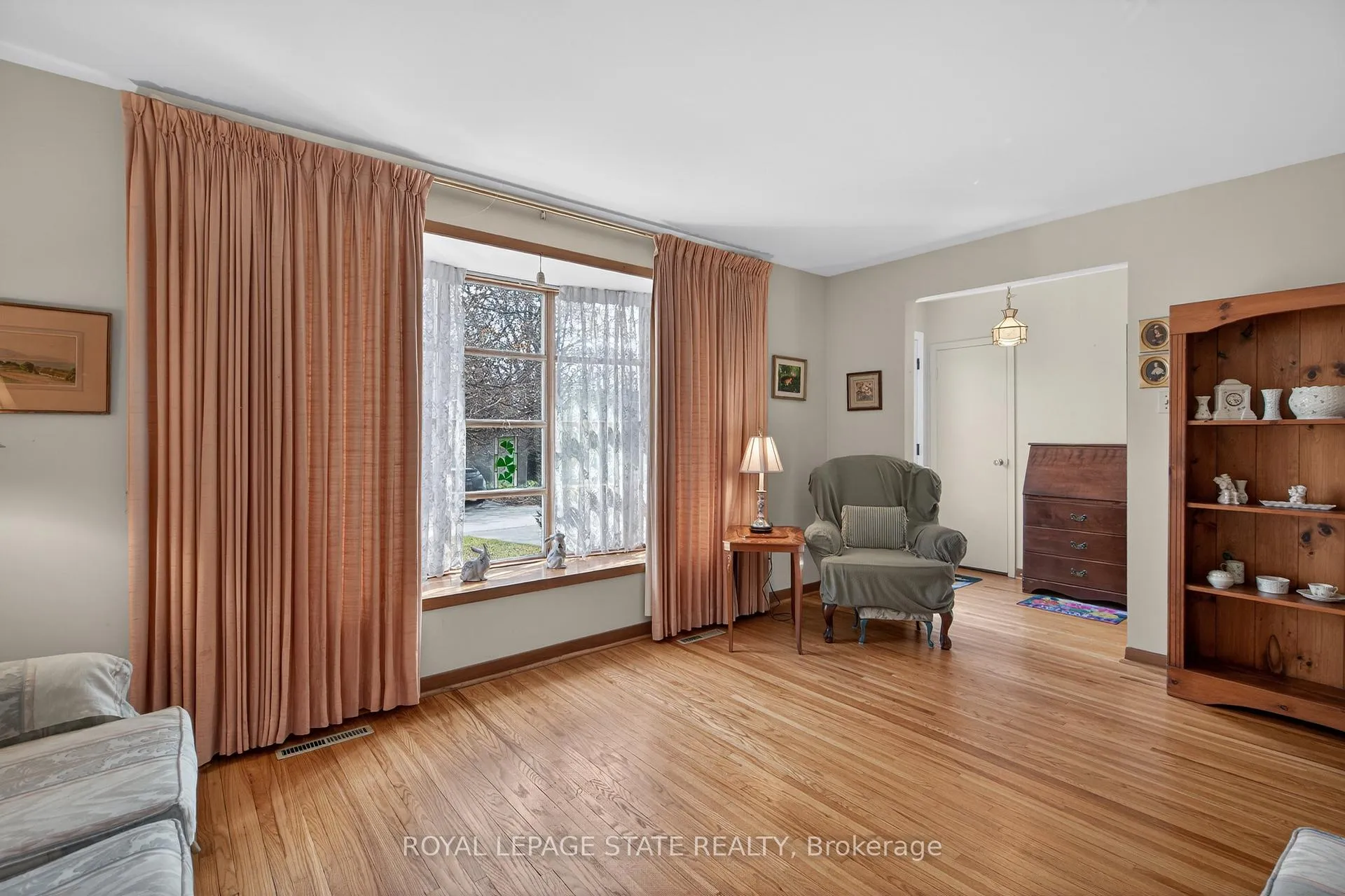 Photo 6 of 34 Helen Street, Hamilton, Dundas — HOMEH
