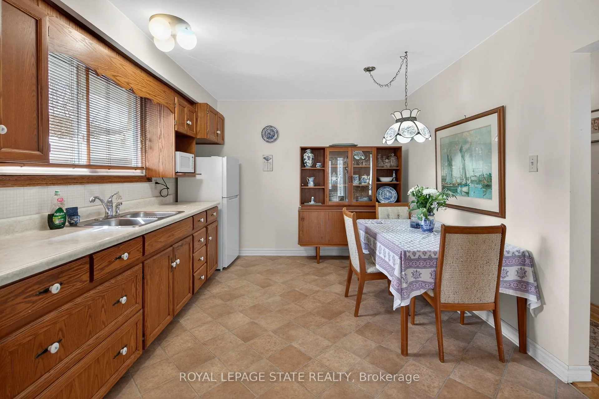 Photo 9 of 34 Helen Street, Hamilton, Dundas — HOMEH