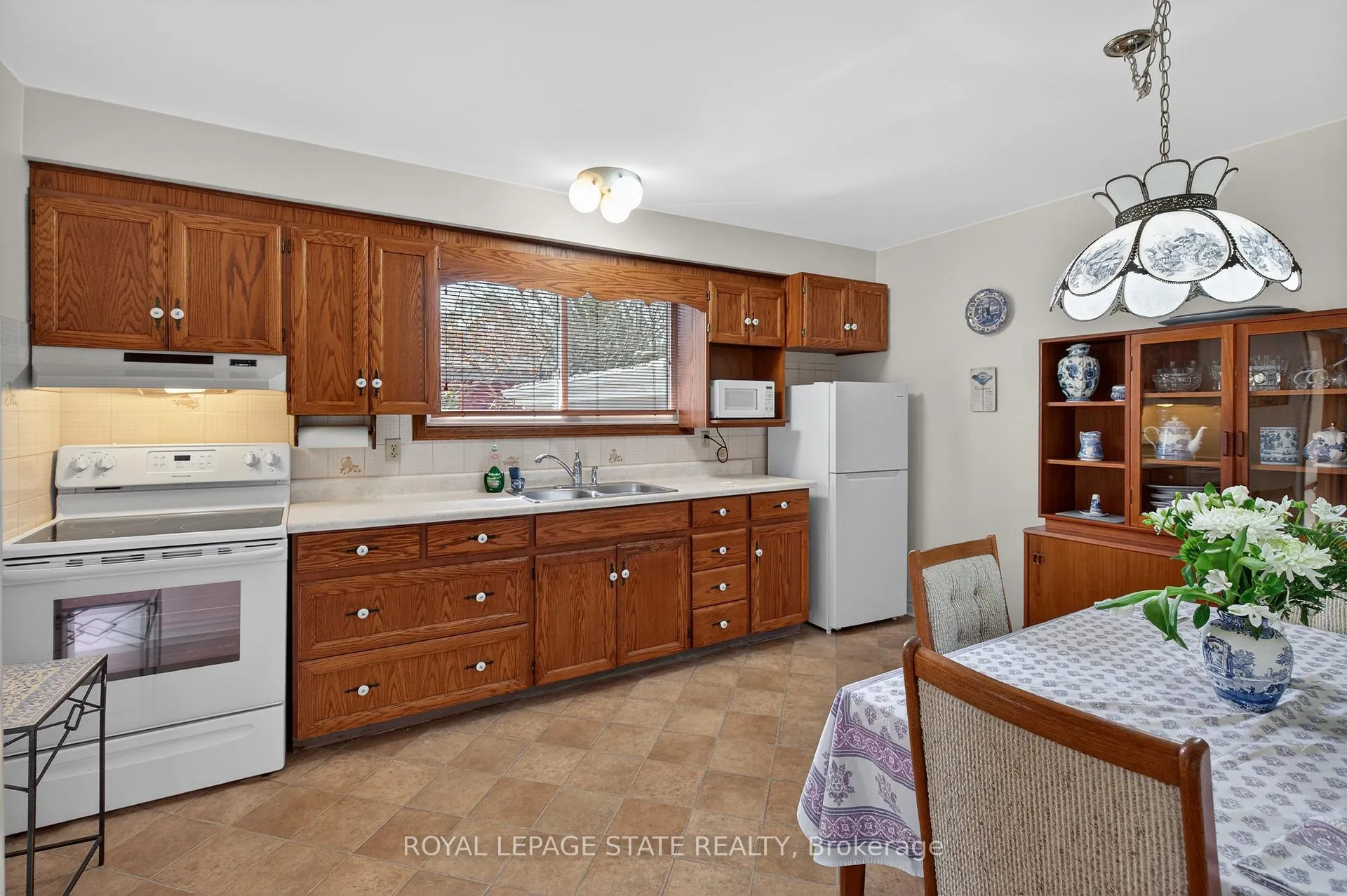 Photo 10 of 34 Helen Street, Hamilton, Dundas — HOMEH