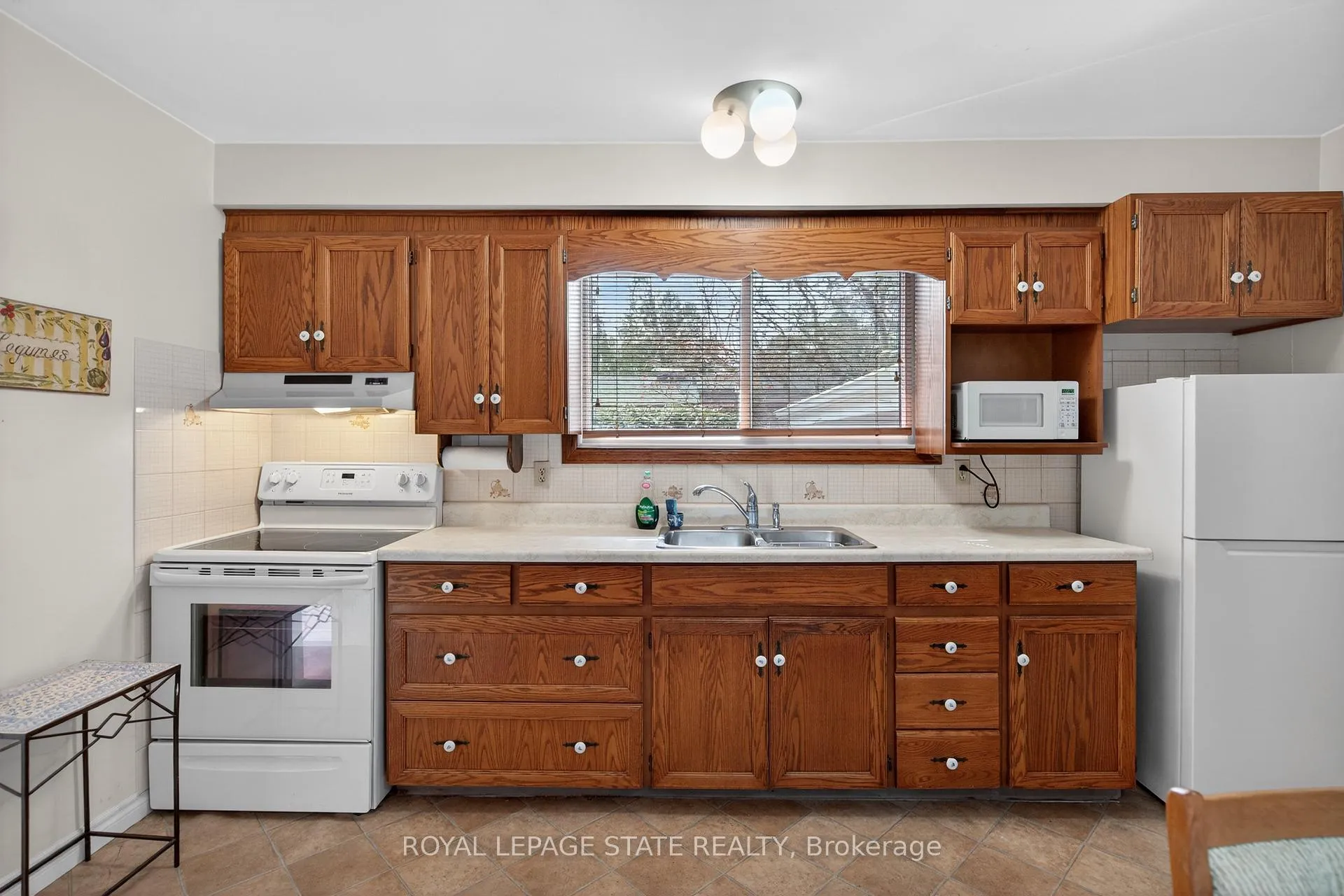 Photo 11 of 34 Helen Street, Hamilton, Dundas — HOMEH