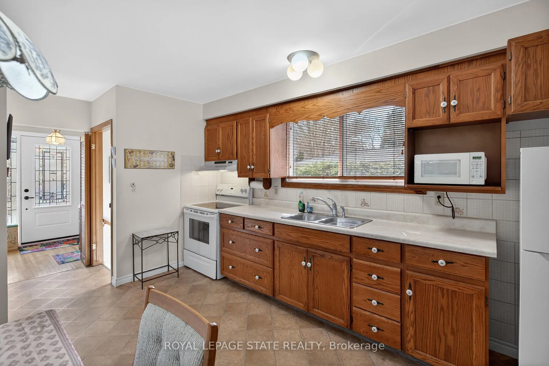 Photo 12 of 34 Helen Street, Hamilton, Dundas — HOMEH