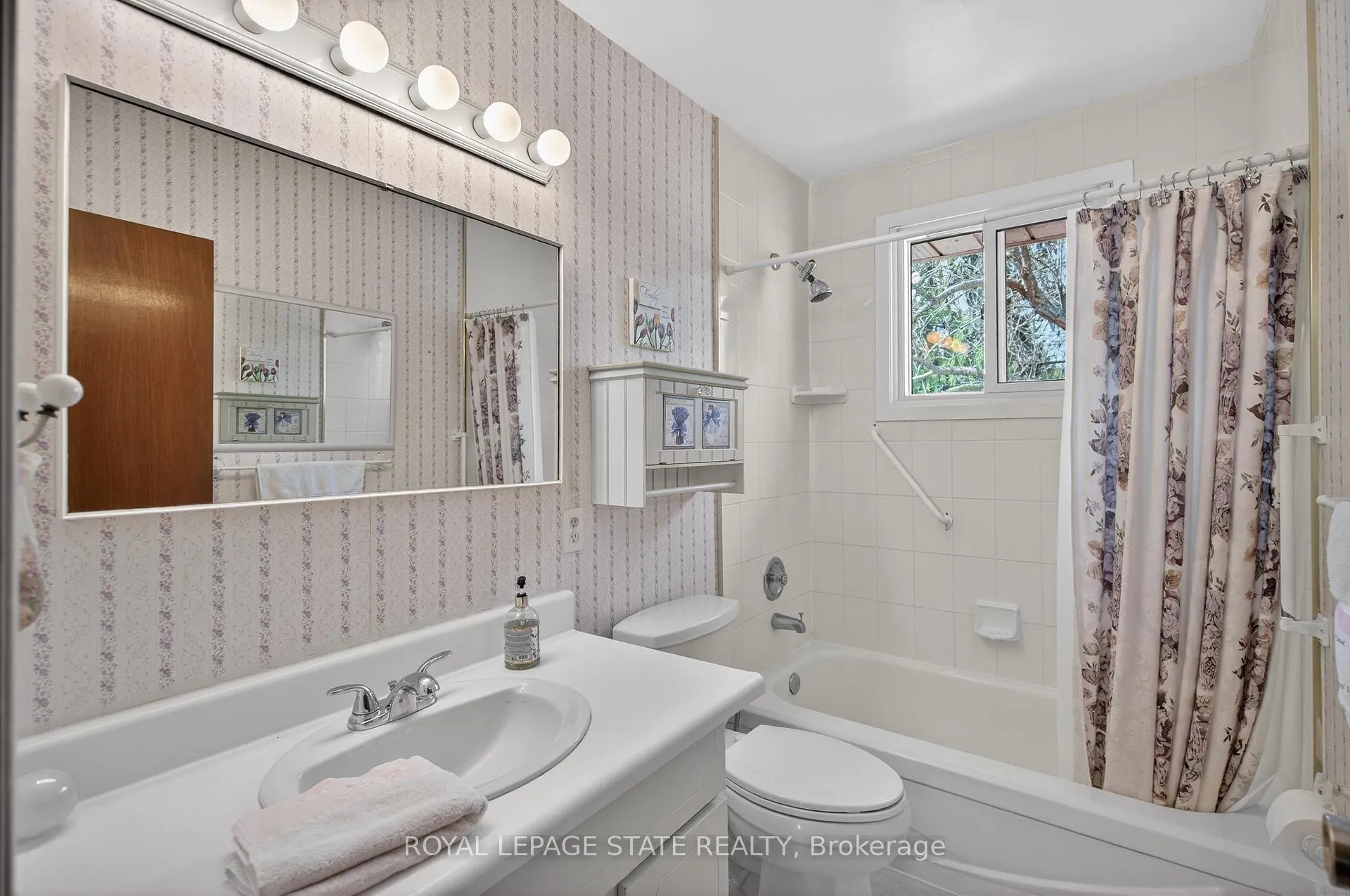 Photo 18 of 34 Helen Street, Hamilton, Dundas — HOMEH