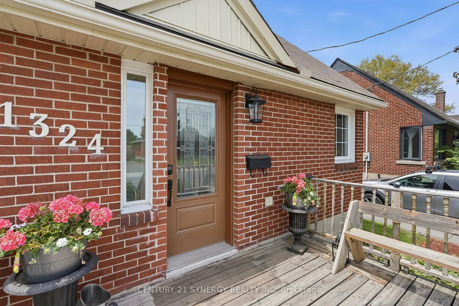 Photo 3 of 1324 Avenue O, Ottawa, Eastway Gardens/Industrial Park — HOMEH