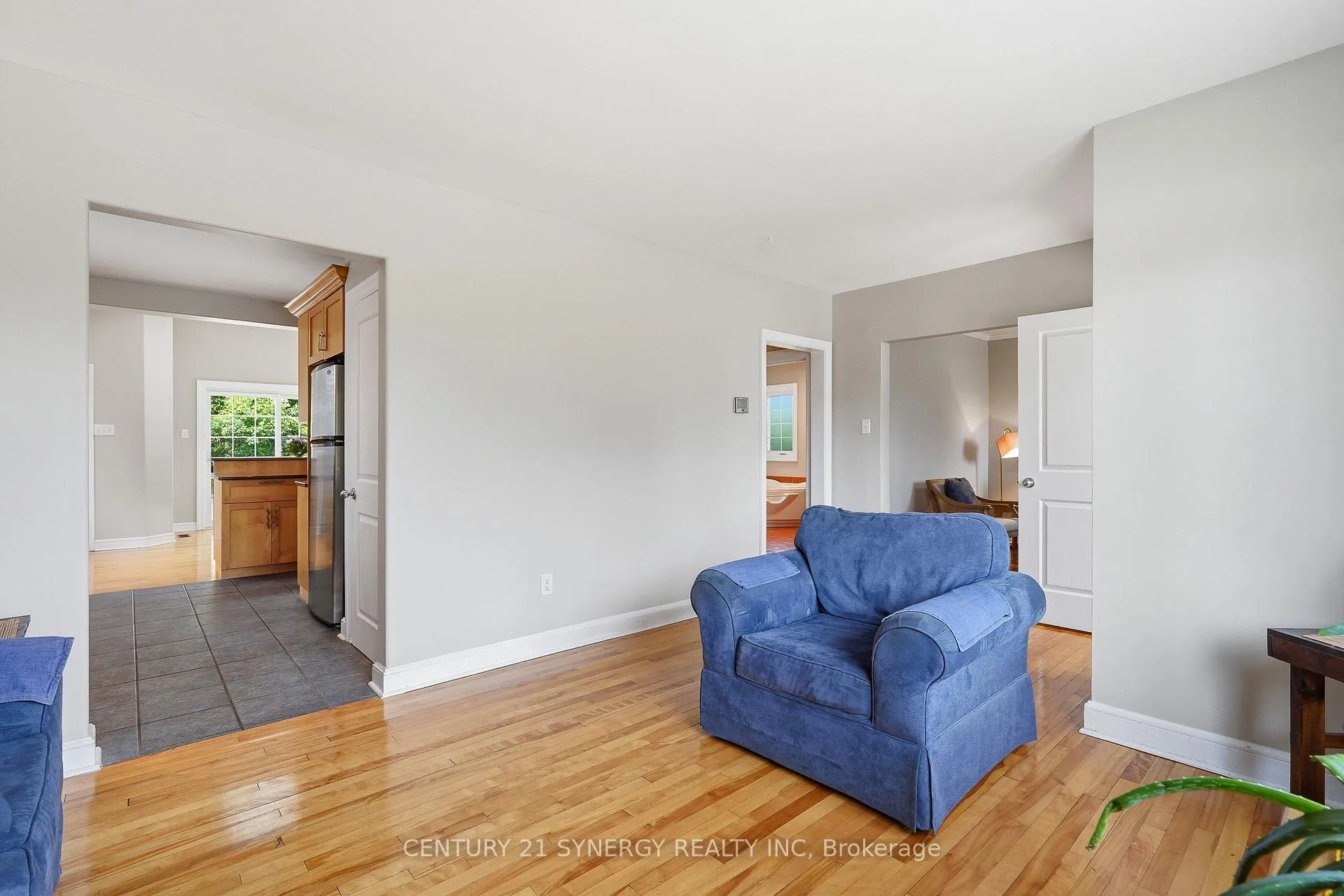 Photo 7 of 1324 Avenue O, Ottawa, Eastway Gardens/Industrial Park — HOMEH
