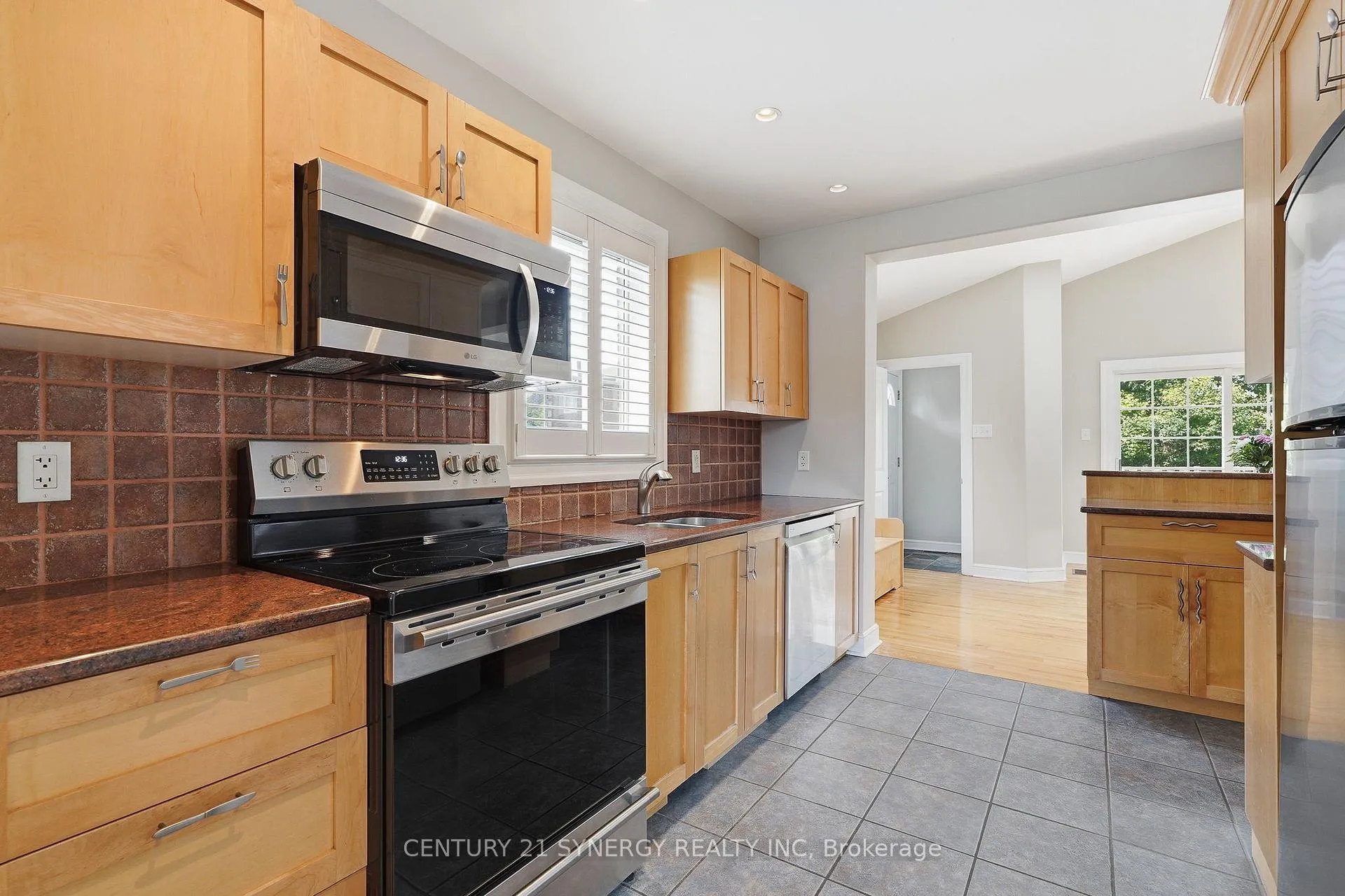 Photo 9 of 1324 Avenue O, Ottawa, Eastway Gardens/Industrial Park — HOMEH