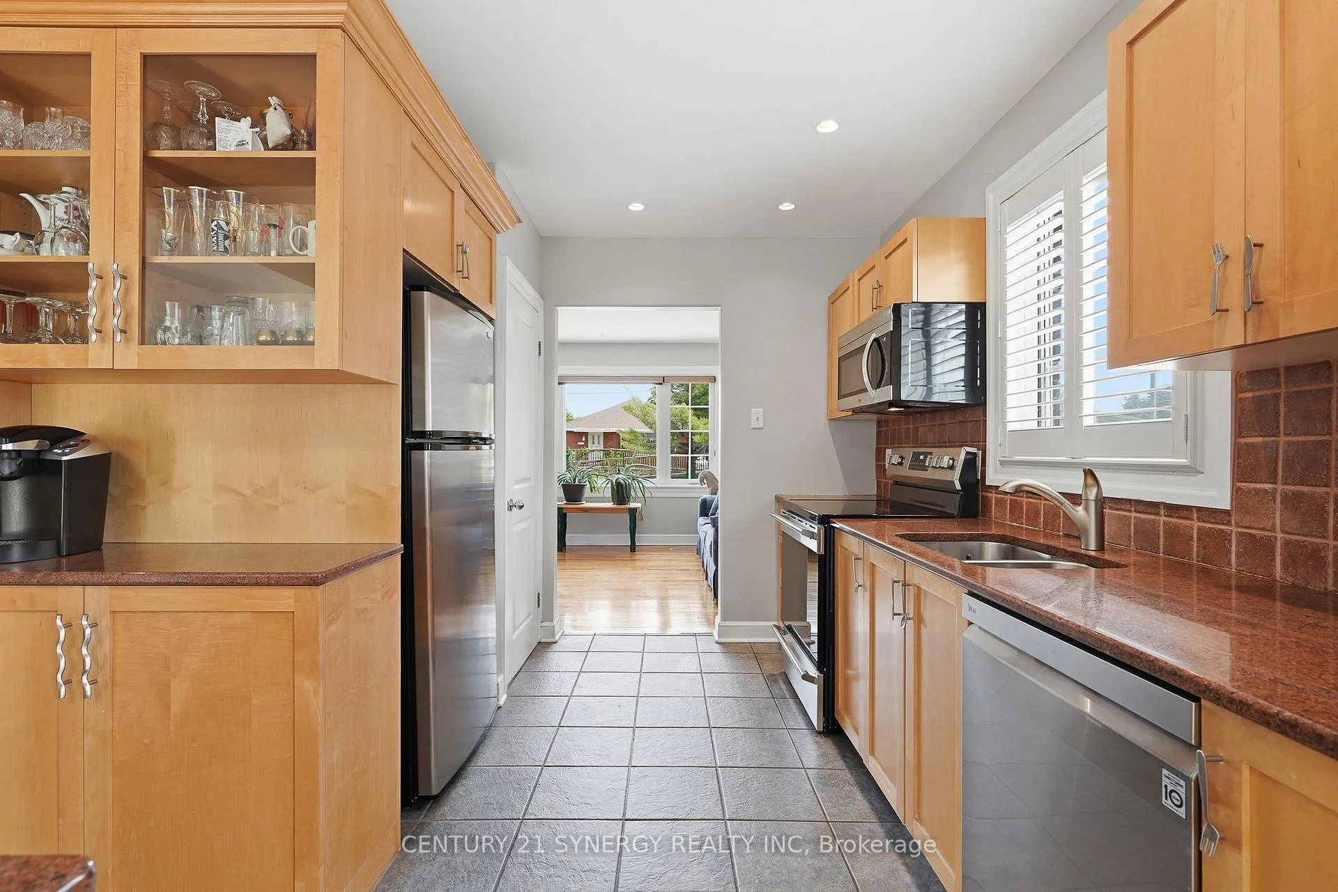 Photo 10 of 1324 Avenue O, Ottawa, Eastway Gardens/Industrial Park — HOMEH