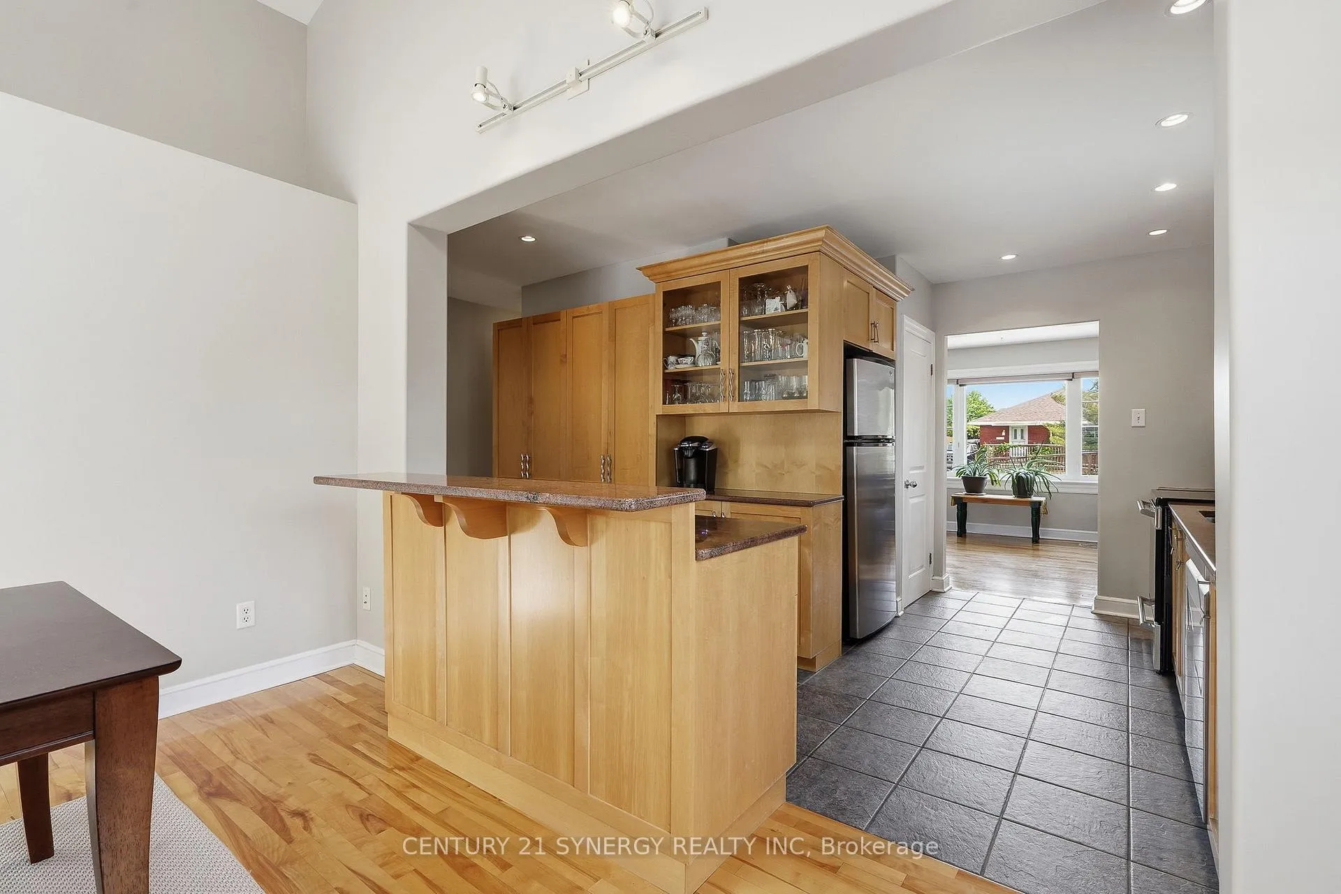 Photo 12 of 1324 Avenue O, Ottawa, Eastway Gardens/Industrial Park — HOMEH