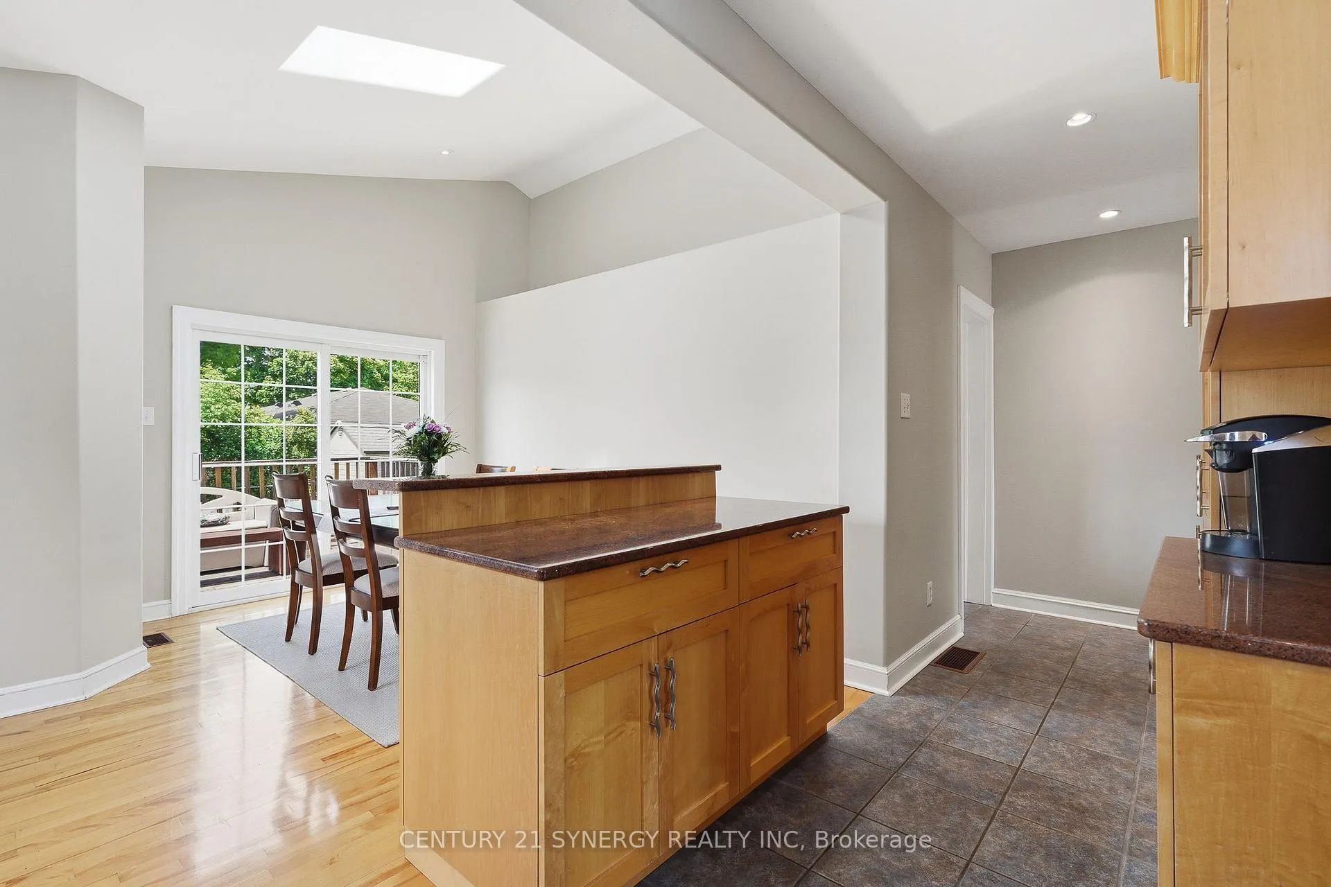 Photo 13 of 1324 Avenue O, Ottawa, Eastway Gardens/Industrial Park — HOMEH