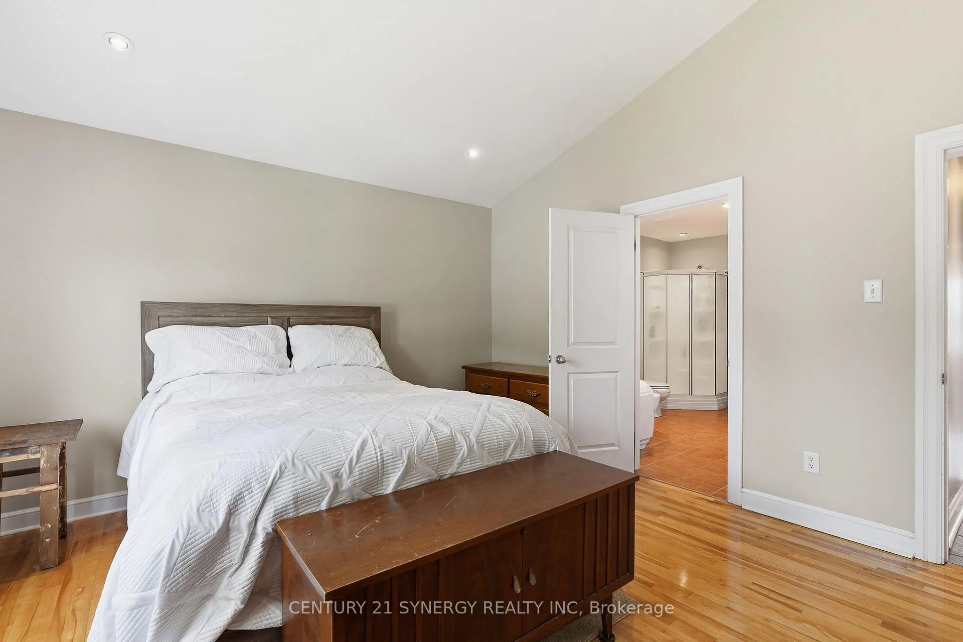 Photo 18 of 1324 Avenue O, Ottawa, Eastway Gardens/Industrial Park — HOMEH