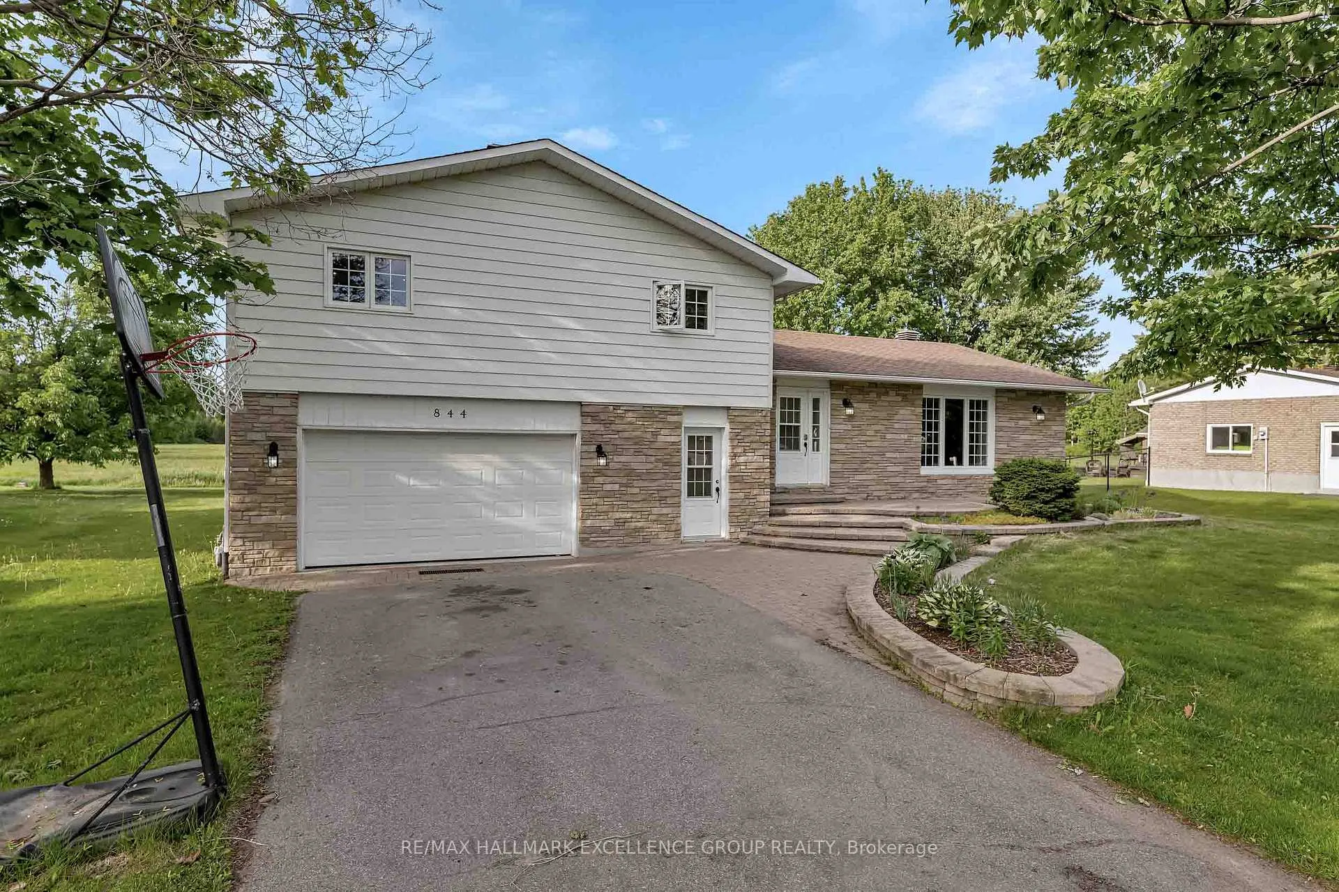 Photo 3 of 844 Principale Street, Casselman — HOMEH
