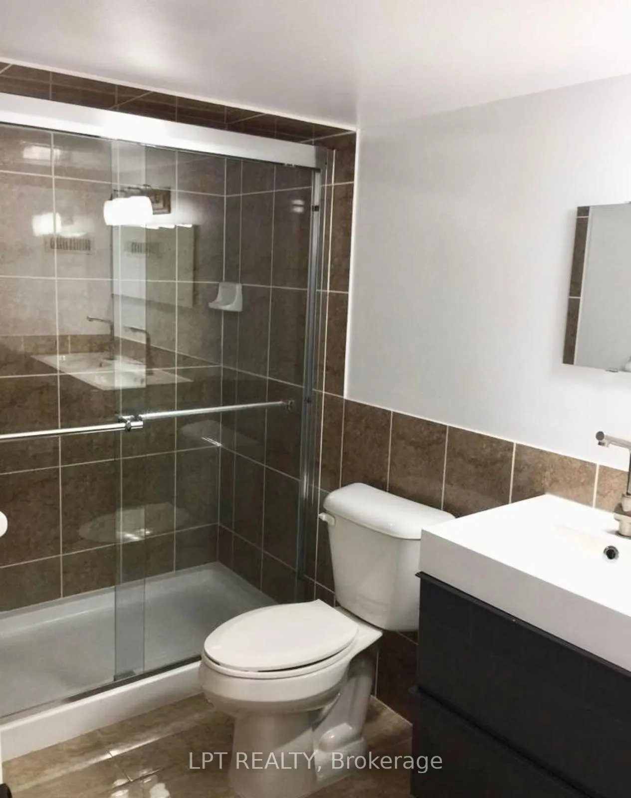 Photo 4 of Unit lower, 87 Maple Valley Street, Brampton, Bram East — HOMEH