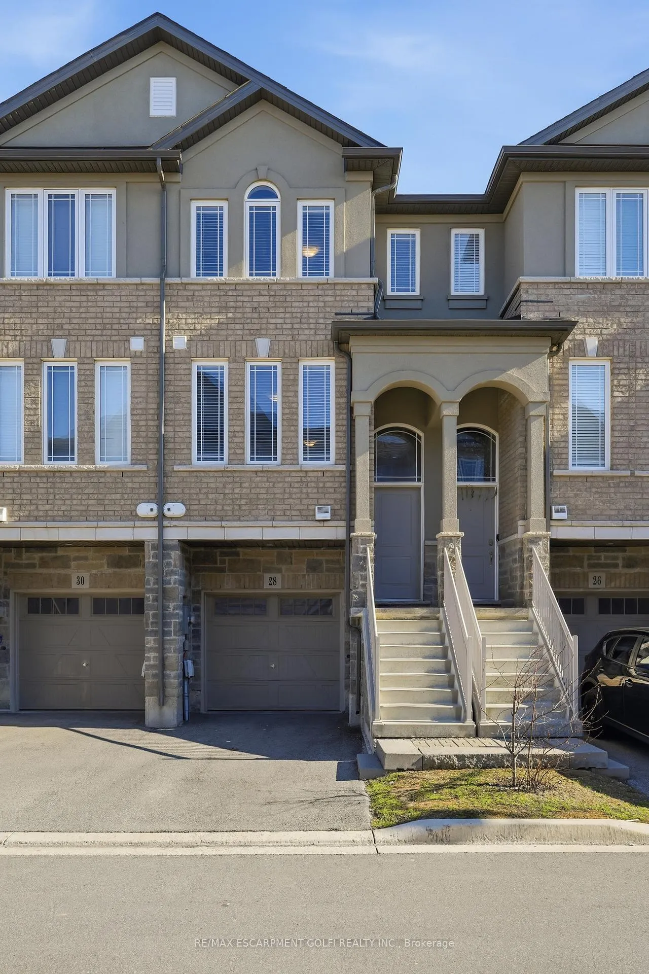 Photo 2 of 28 Aqua Lane, Hamilton, Rural Glanbrook — HOMEH